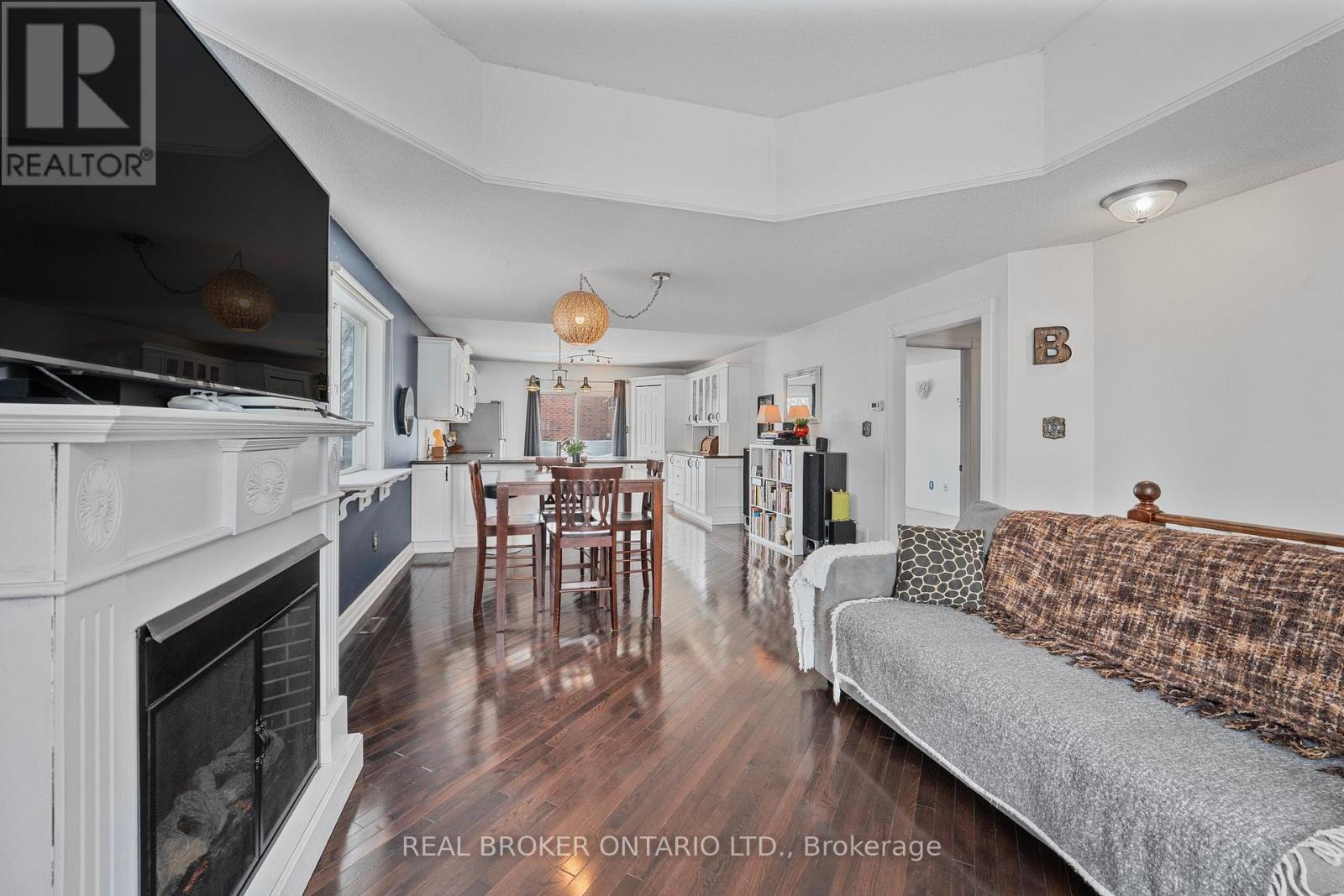 Photo 9 of 22 Dykstra Drive, Barrie ON
