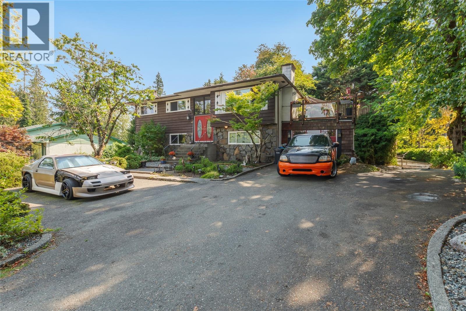 Photo 1 of 43 Roberta Rd E, Nanaimo BC