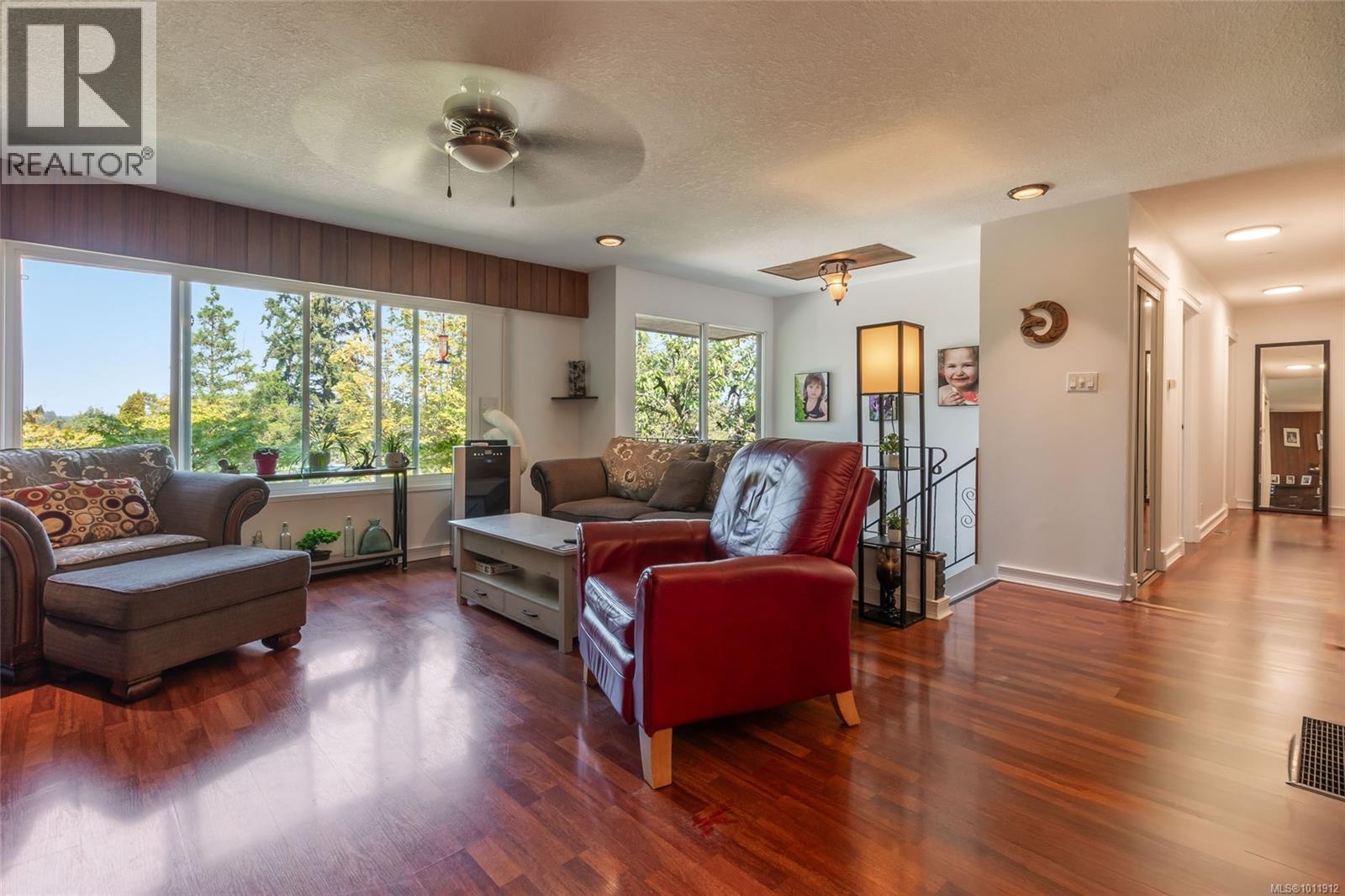 Photo 10 of 43 Roberta Rd E, Nanaimo BC