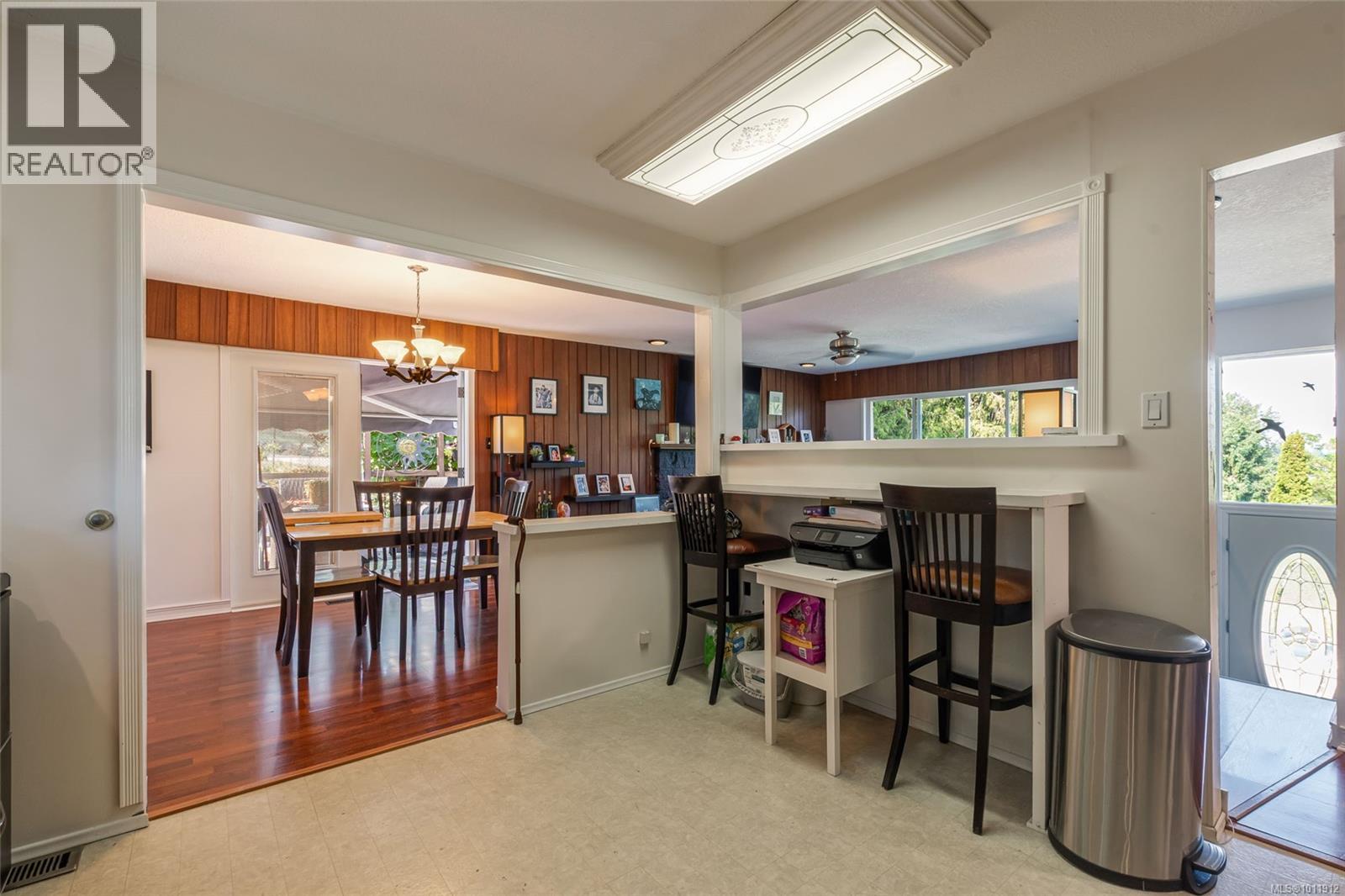 Photo 11 of 43 Roberta Rd E, Nanaimo BC