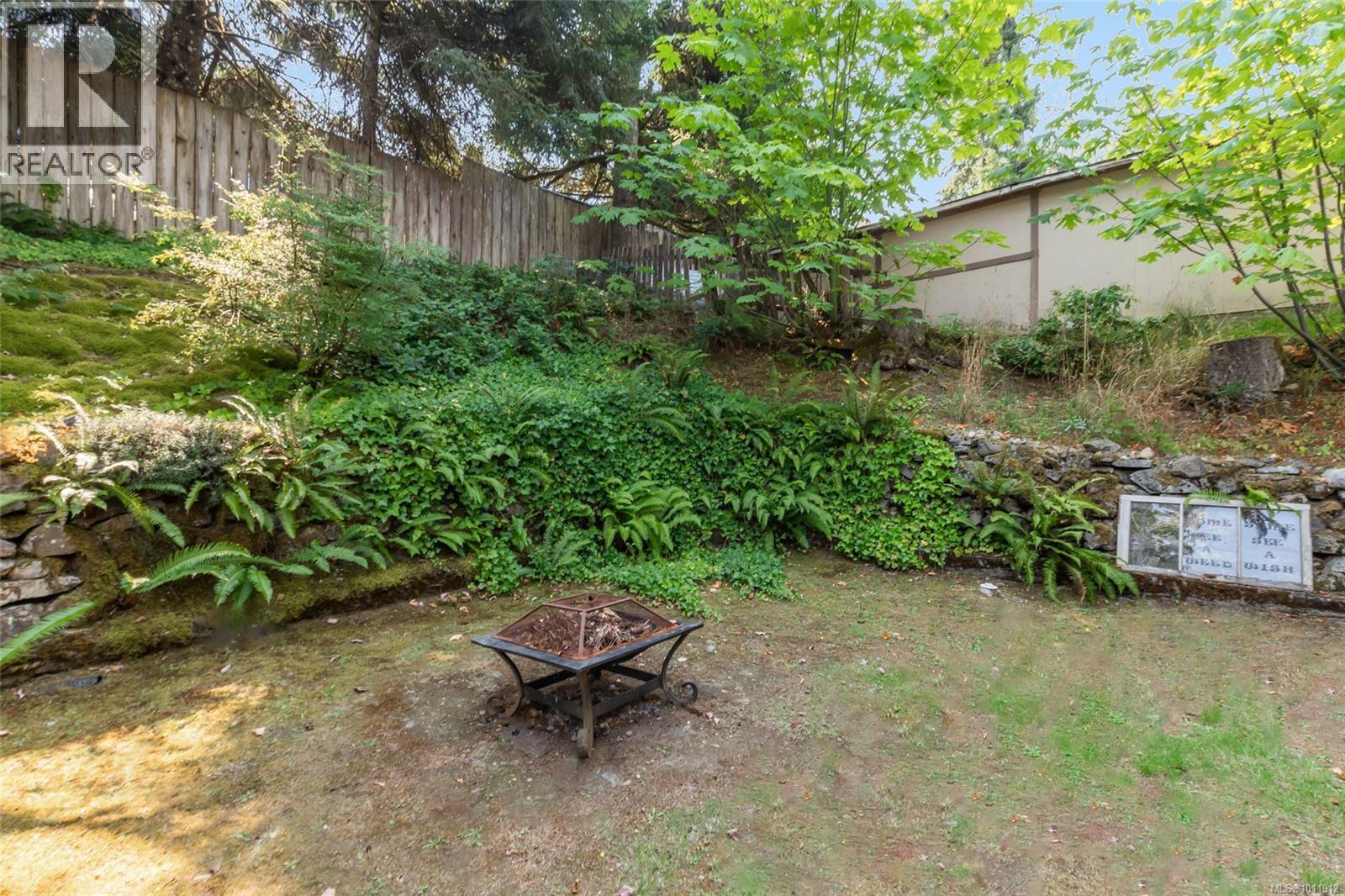 Photo 33 of 43 Roberta Rd E, Nanaimo BC