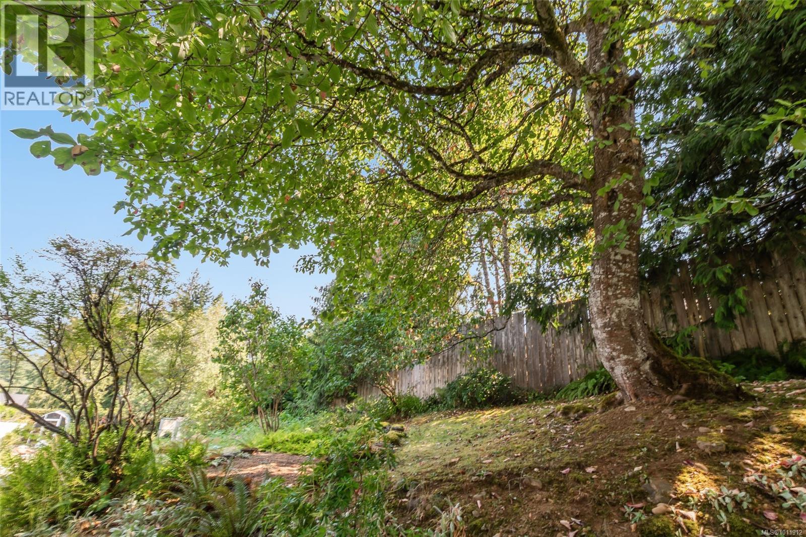 Photo 34 of 43 Roberta Rd E, Nanaimo BC