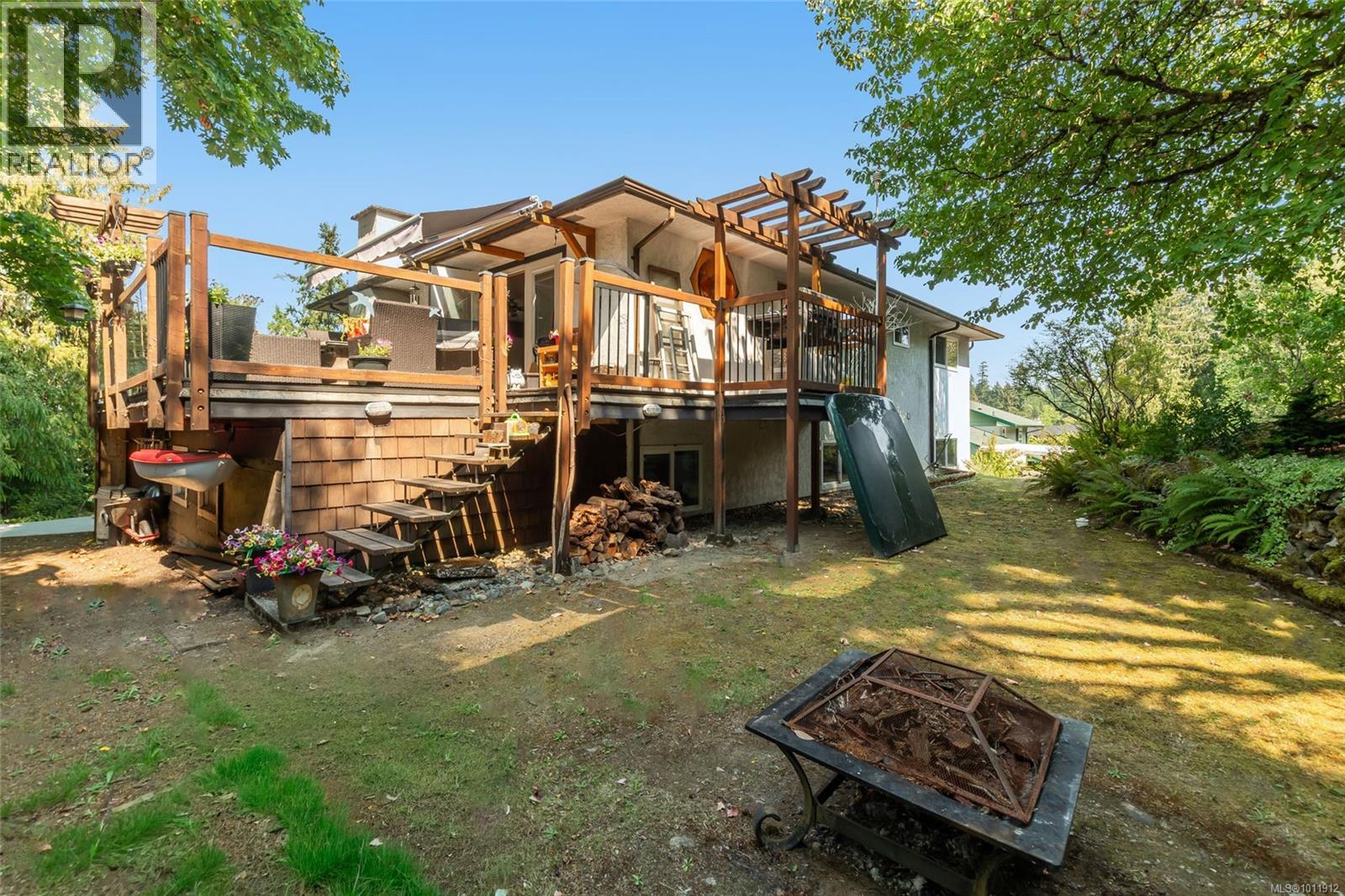 Photo 37 of 43 Roberta Rd E, Nanaimo BC