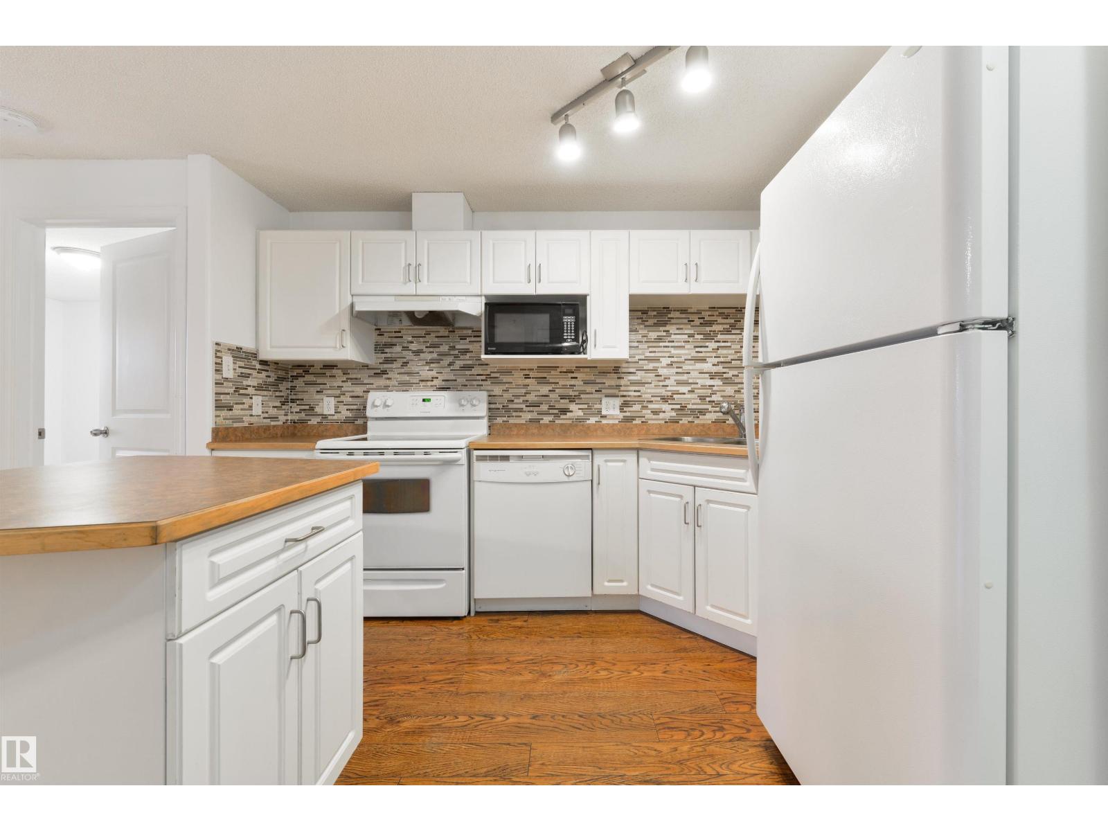 Photo 10 of 226 2305 35 A Av Nw, Edmonton AB