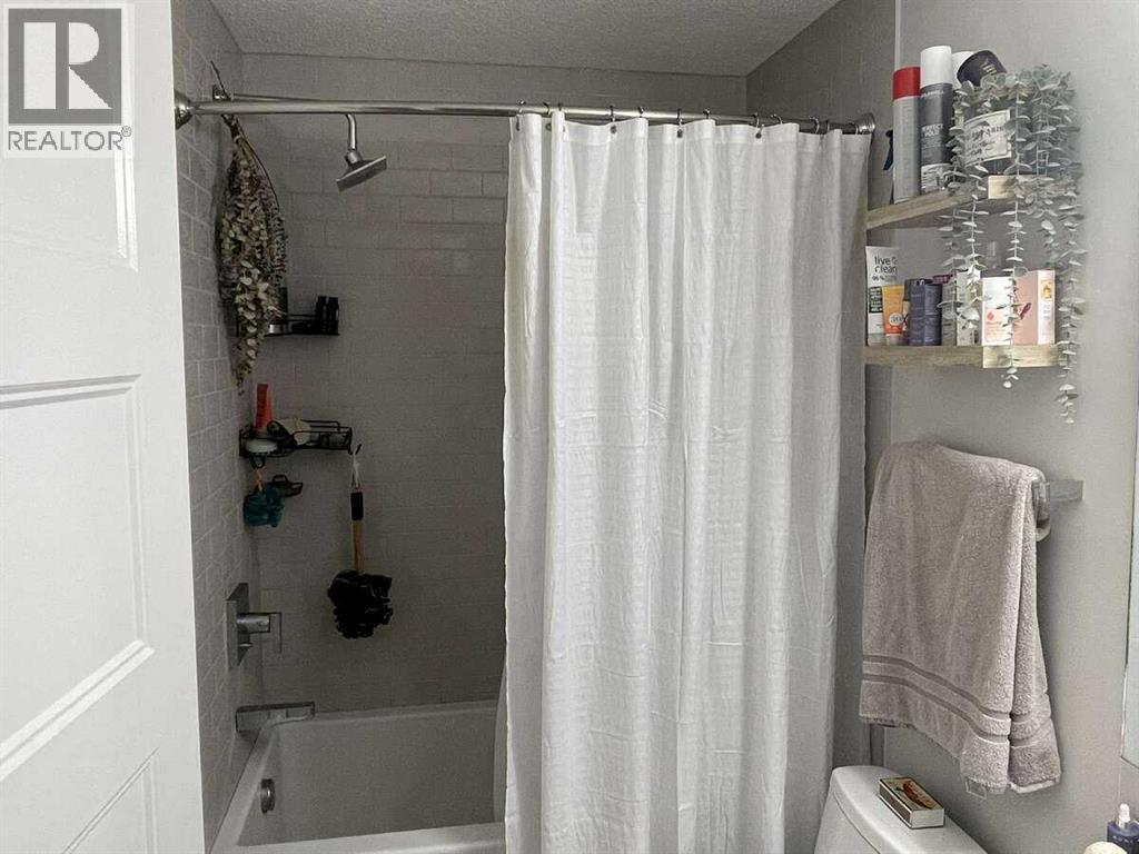 Photo 16 of 3204 80 Greenbriar Place Nw, Calgary AB