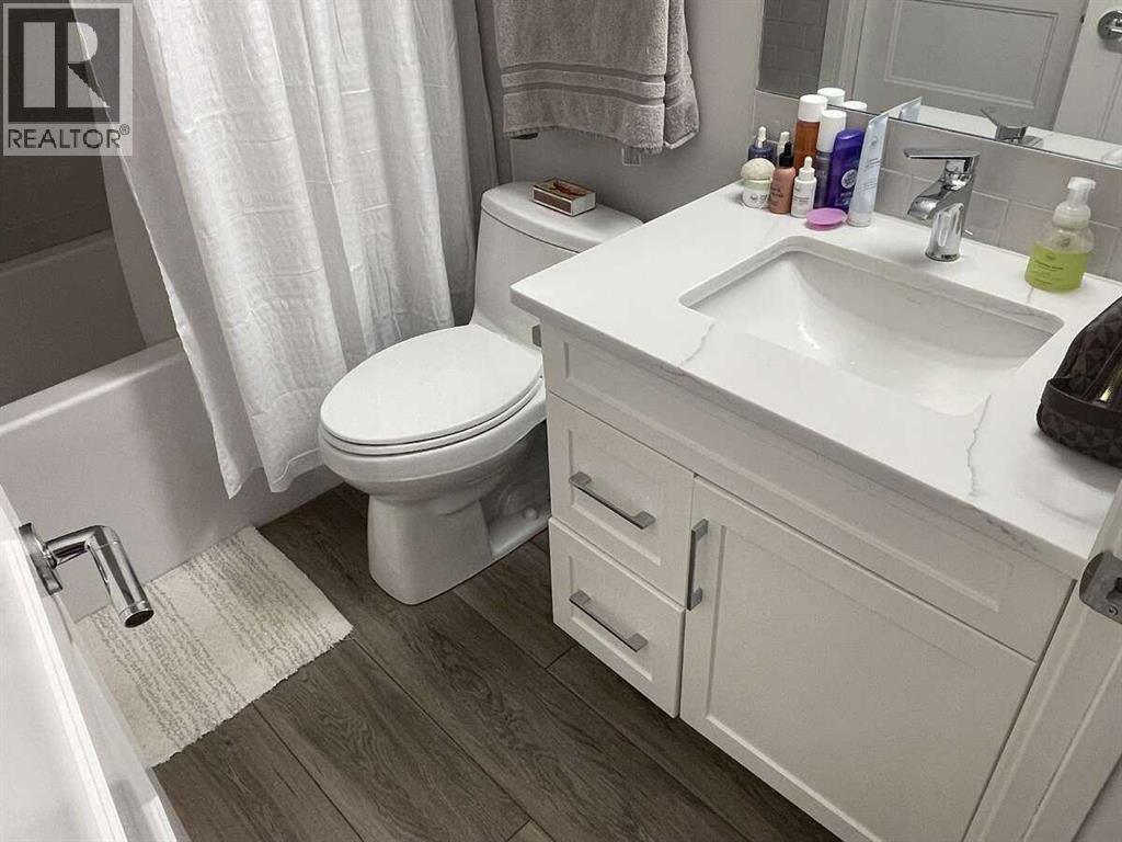 Photo 14 of 3204 80 Greenbriar Place Nw, Calgary AB