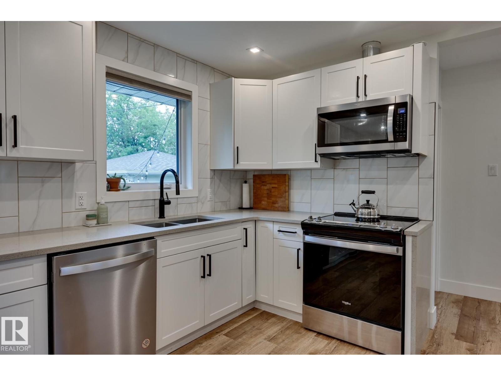 Photo 11 of 6015 92 A Av Nw, Edmonton AB