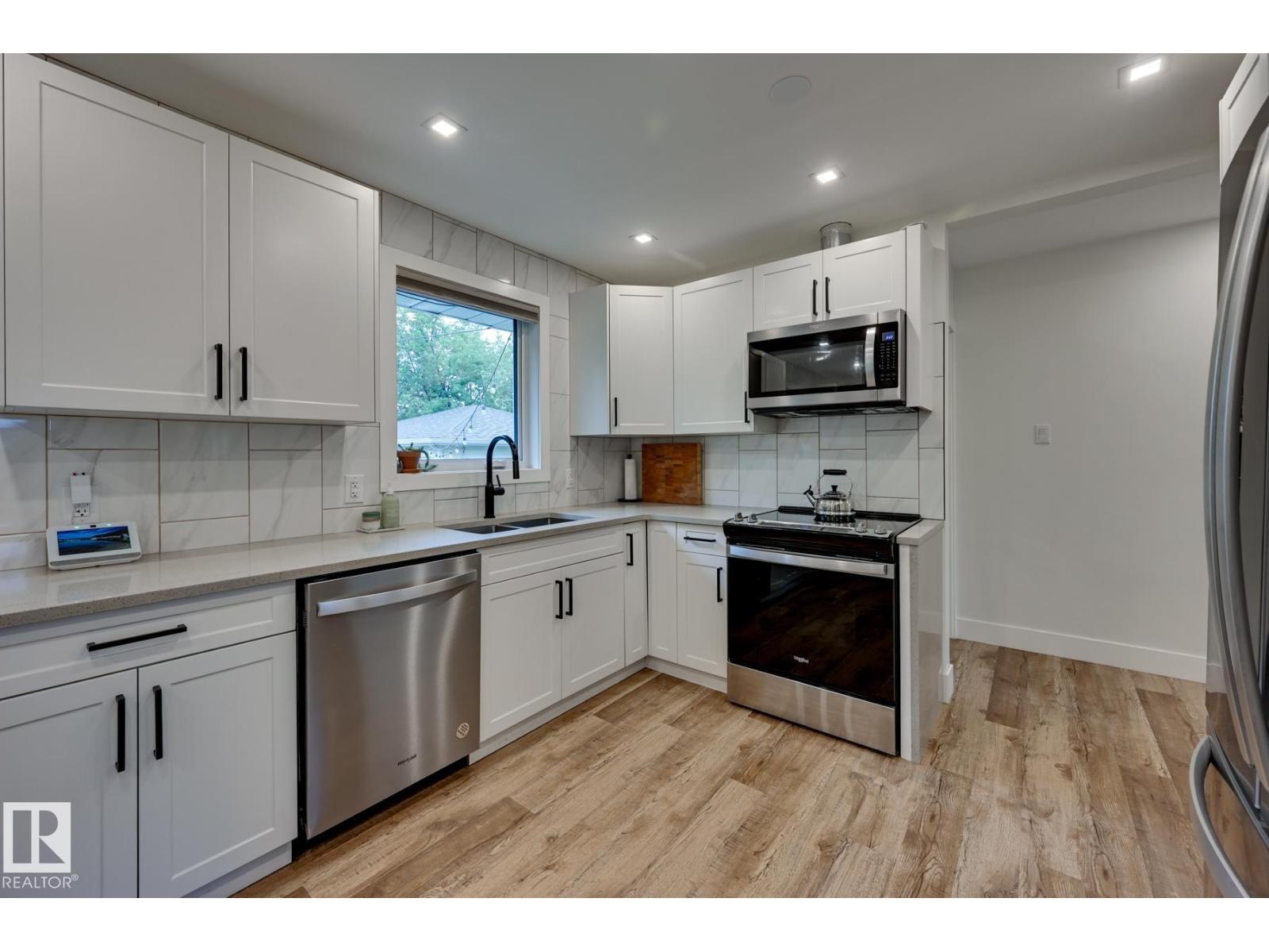 Photo 12 of 6015 92 A Av Nw, Edmonton AB