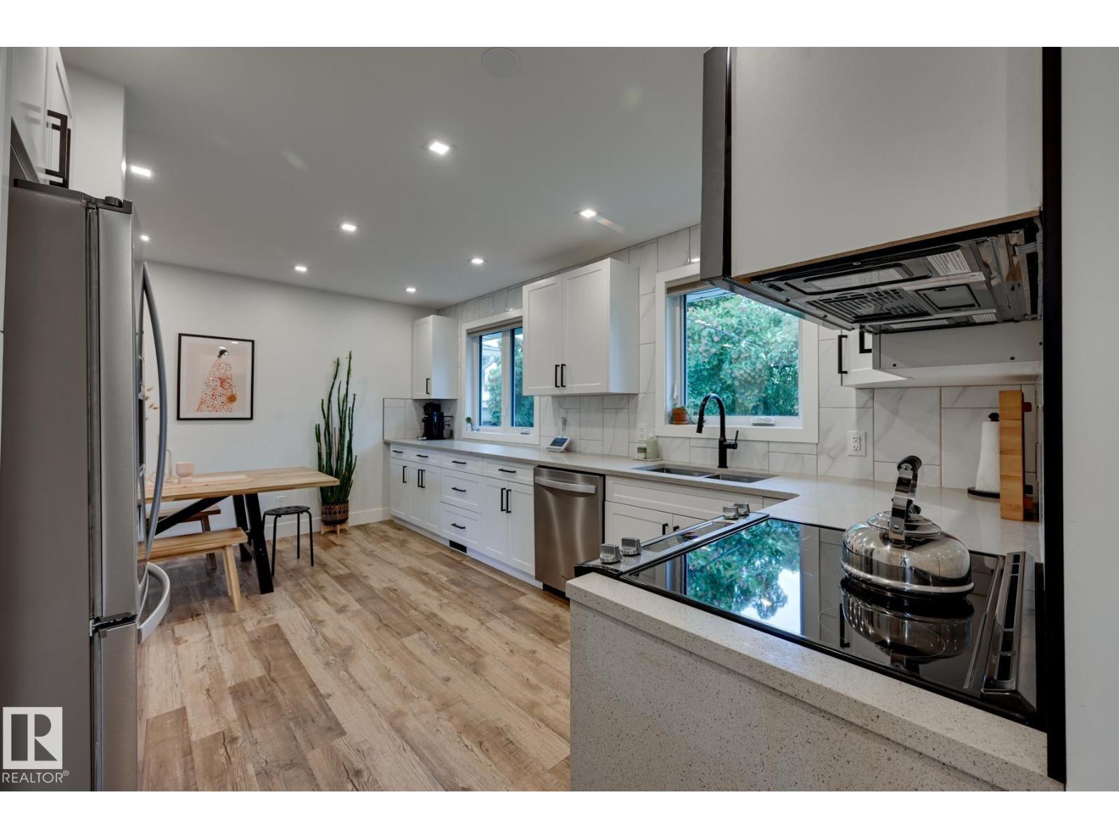 Photo 14 of 6015 92 A Av Nw, Edmonton AB