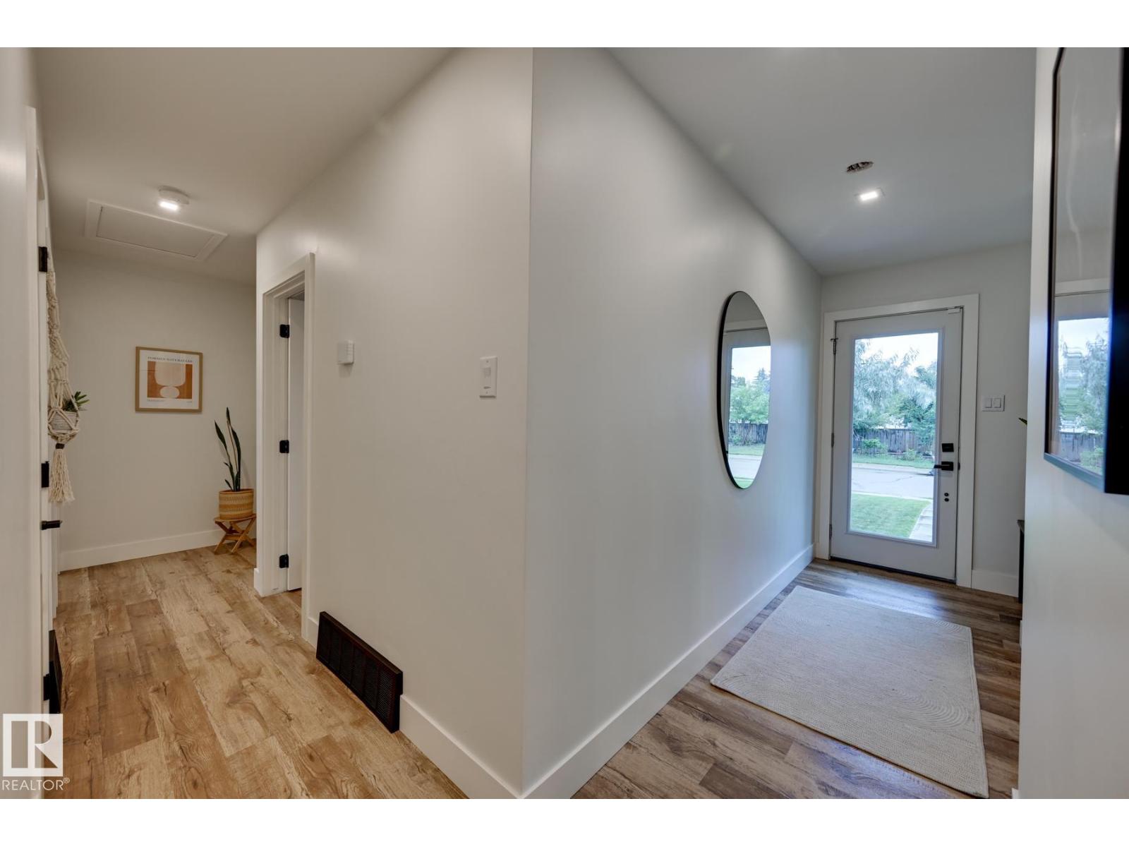 Photo 15 of 6015 92 A Av Nw, Edmonton AB