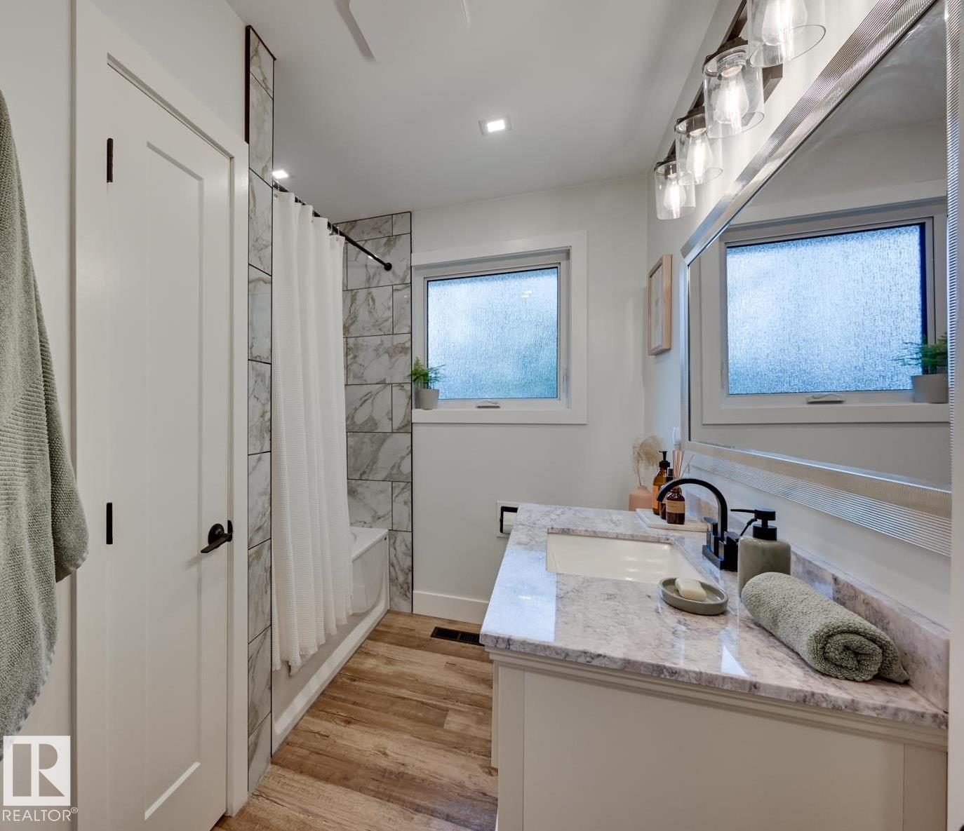 Photo 22 of 6015 92 A Av Nw, Edmonton AB