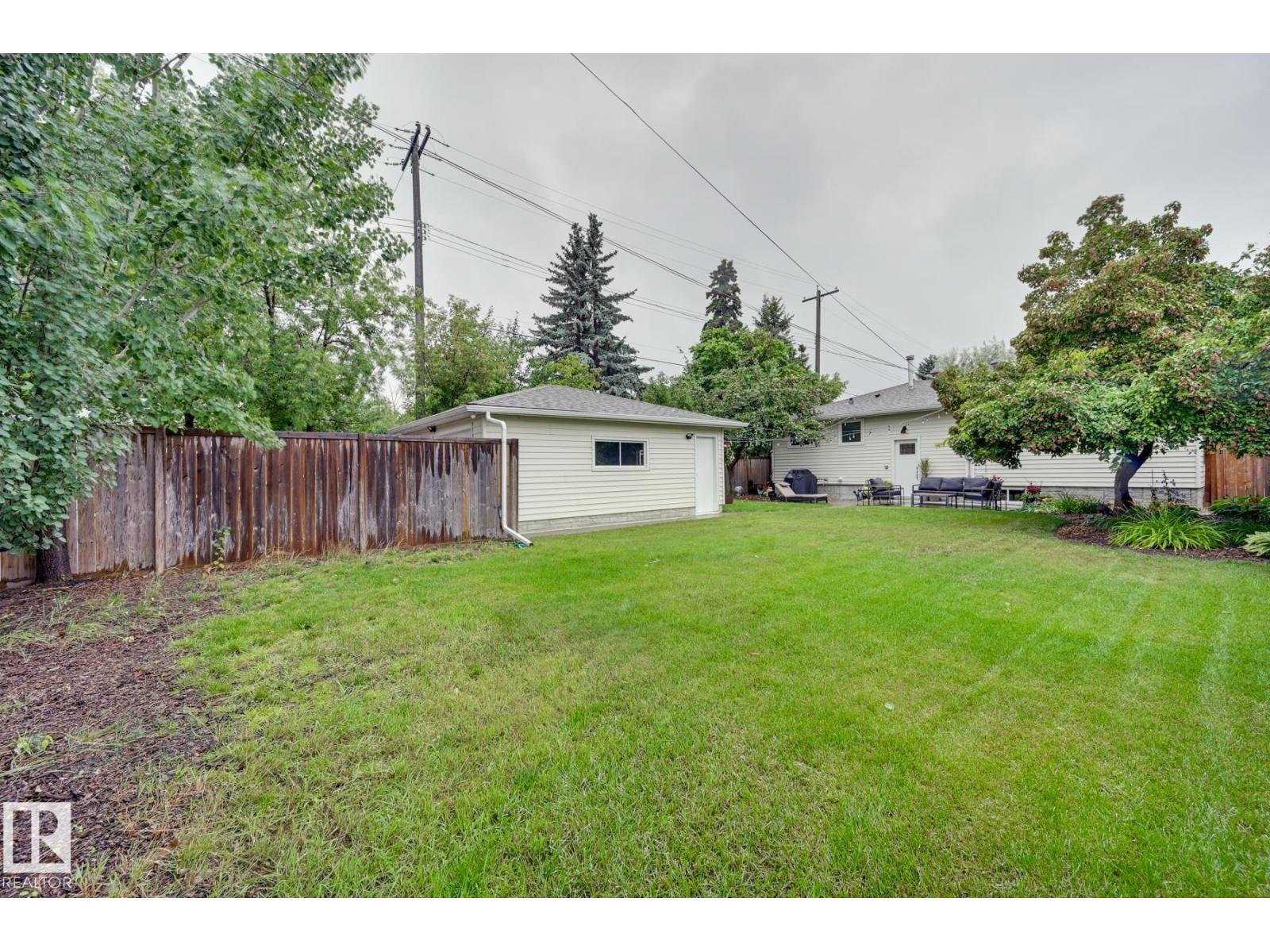 Photo 35 of 6015 92 A Av Nw, Edmonton AB
