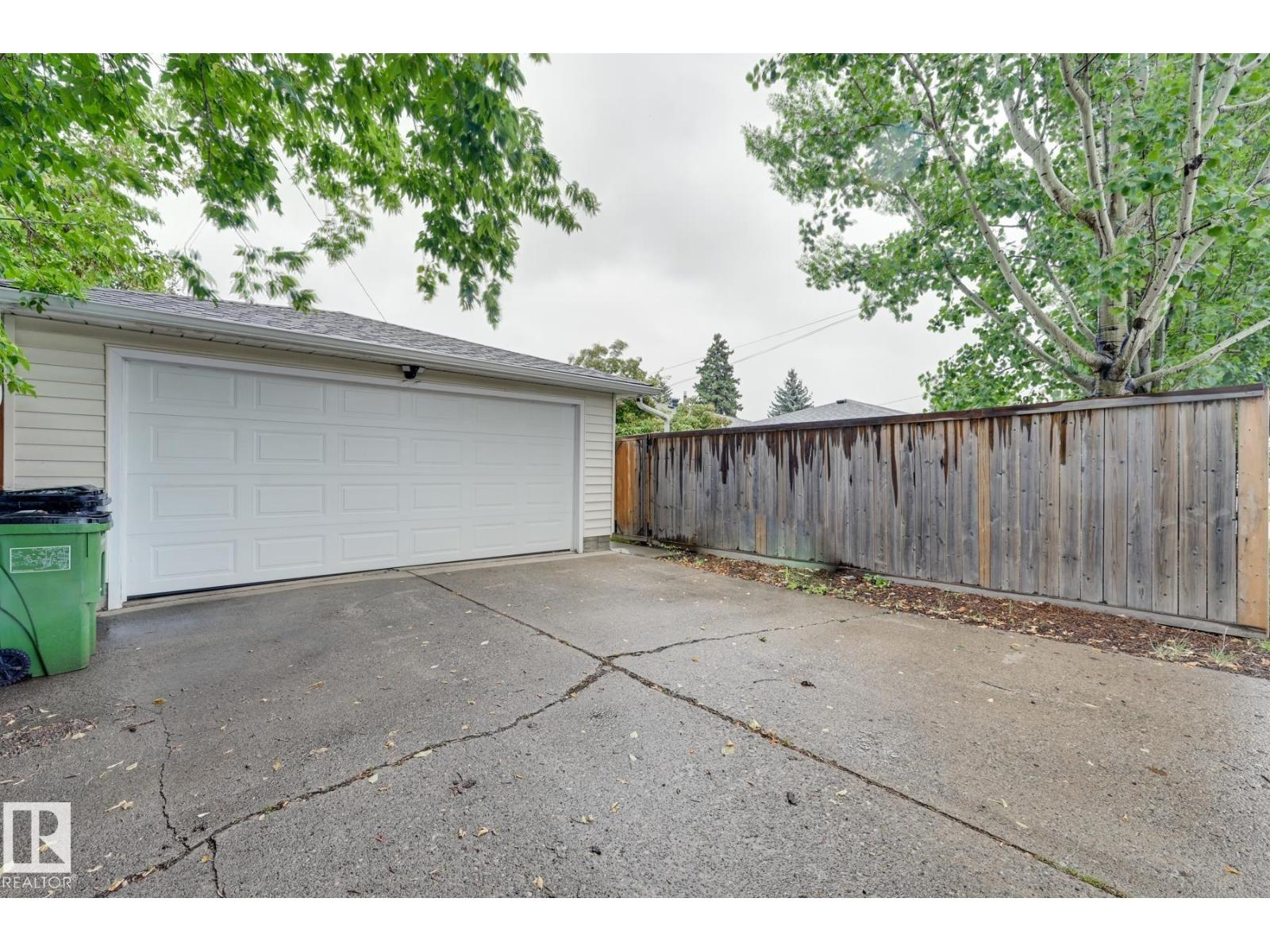 Photo 37 of 6015 92 A Av Nw, Edmonton AB