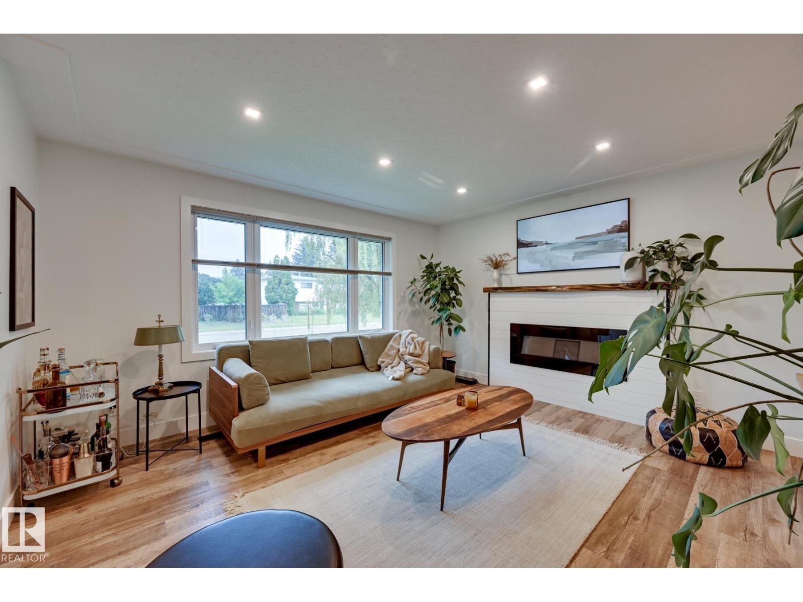 Photo 6 of 6015 92 A Av Nw, Edmonton AB