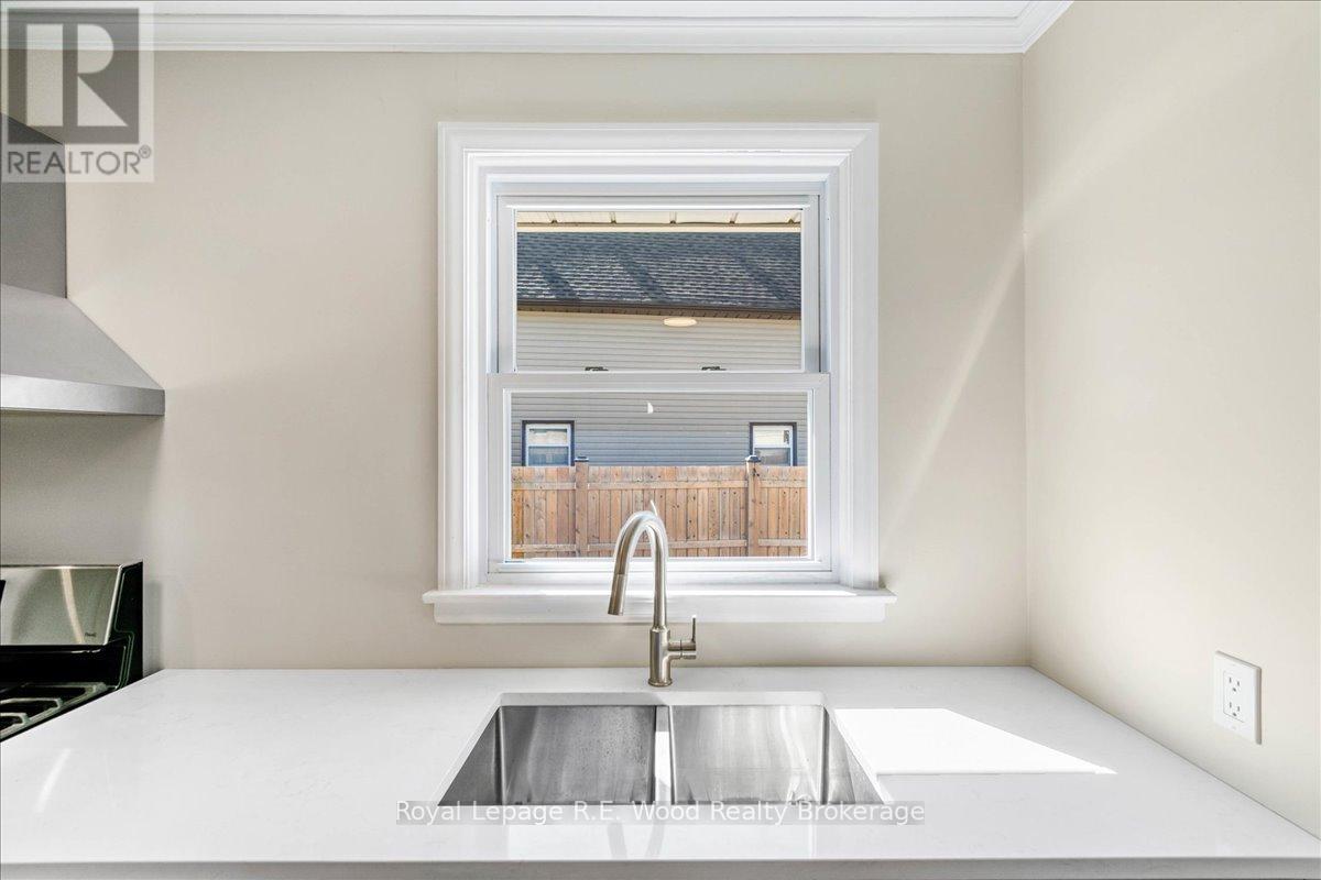 Photo 10 of 35 Sanders Street, Tillsonburg ON