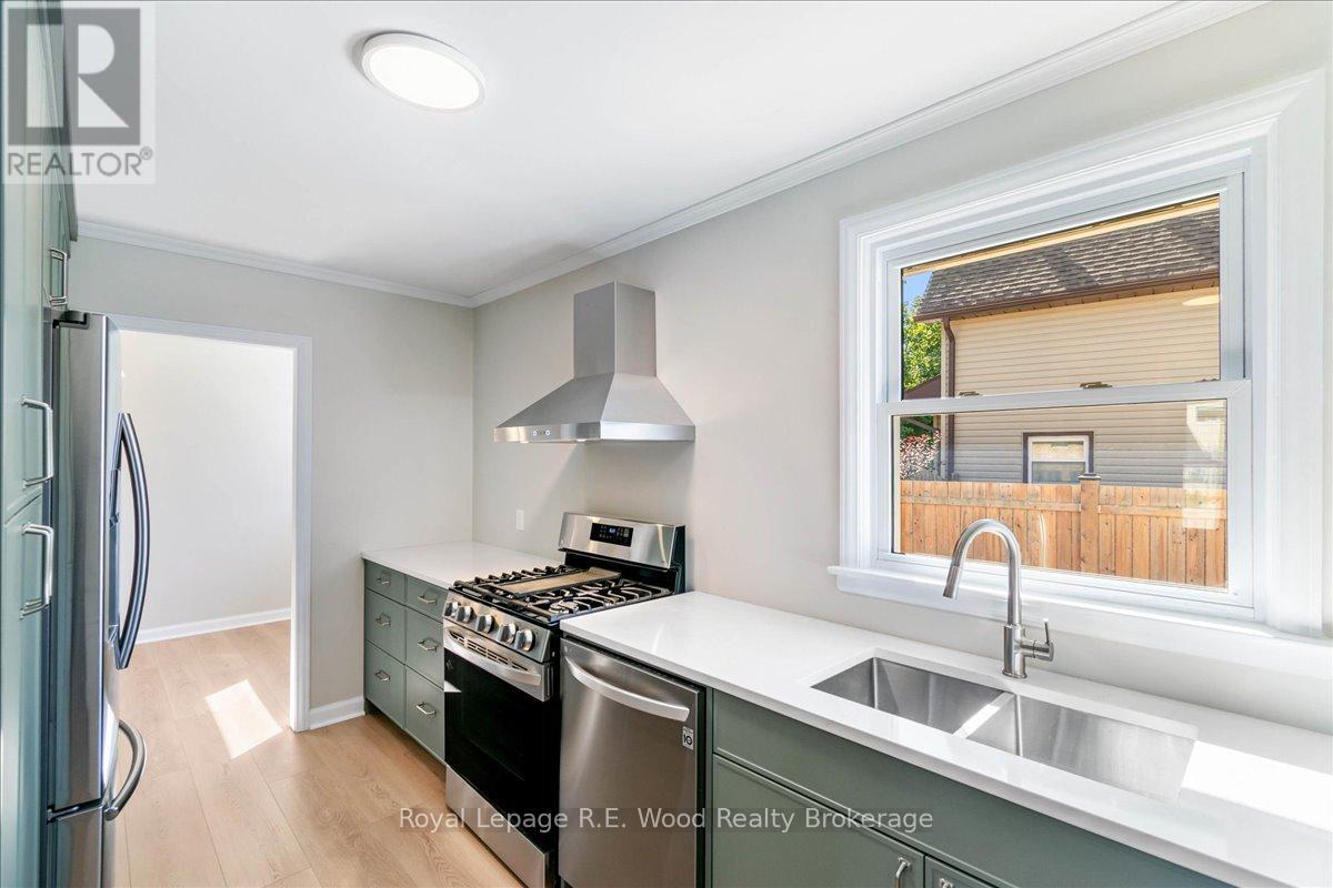 Photo 7 of 35 Sanders Street, Tillsonburg ON
