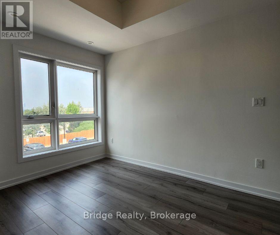 Photo 10 of K 14 40 Palace Street, Kitchener ON