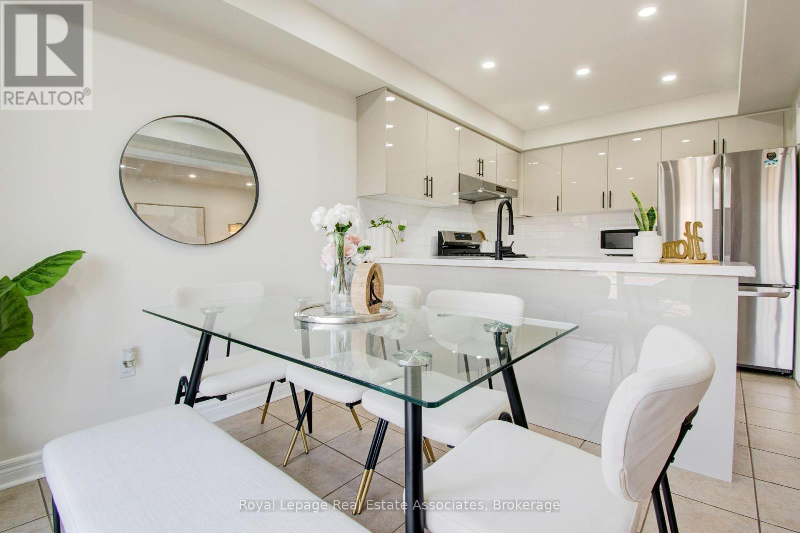 Photo 10 of 133 Sewells Lane, Brampton ON