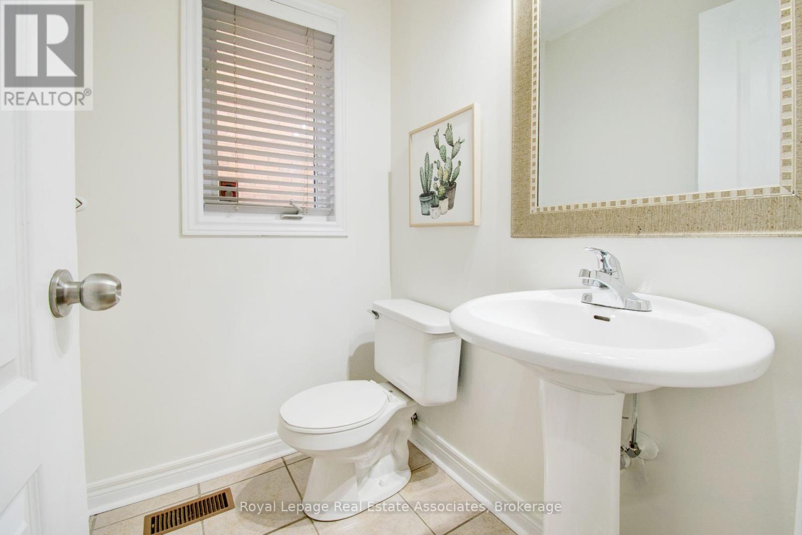 Photo 16 of 133 Sewells Lane, Brampton ON