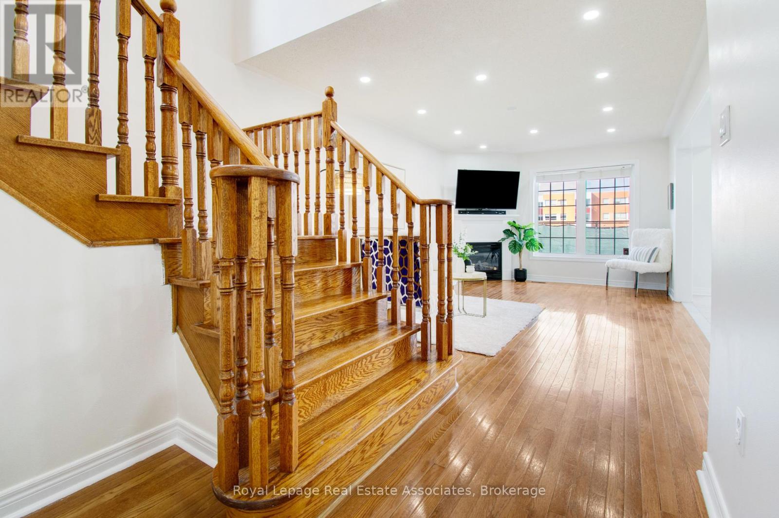 Photo 17 of 133 Sewells Lane, Brampton ON