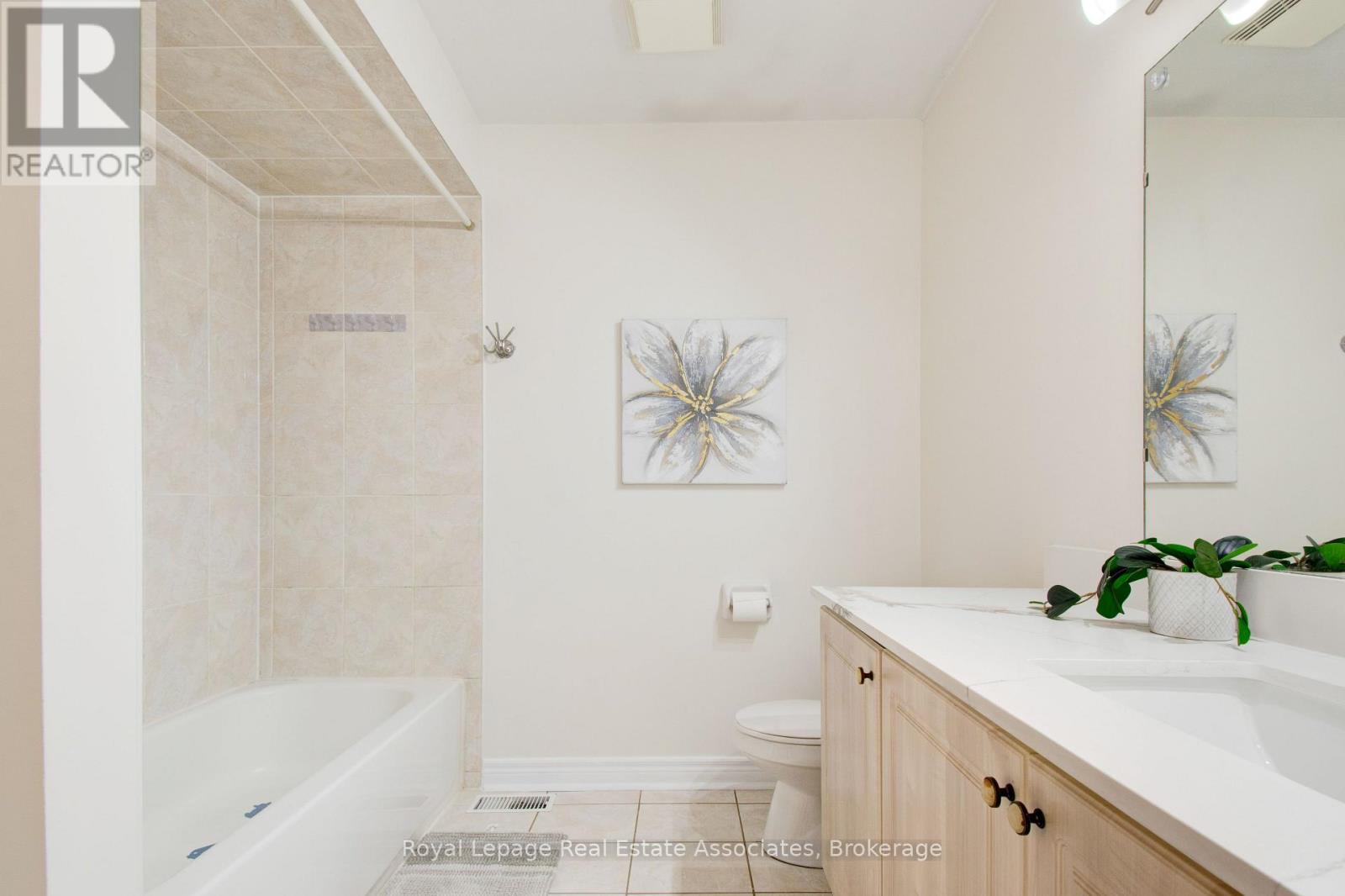 Photo 22 of 133 Sewells Lane, Brampton ON