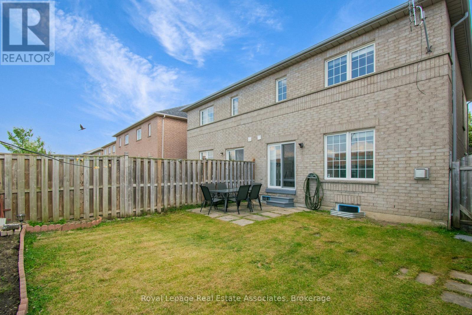 Photo 31 of 133 Sewells Lane, Brampton ON