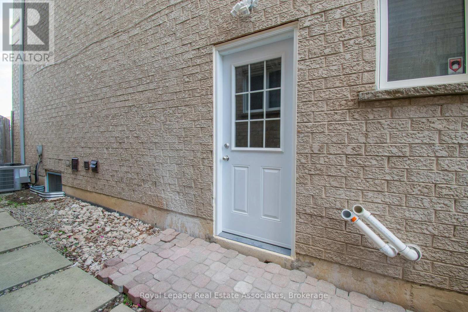 Photo 32 of 133 Sewells Lane, Brampton ON