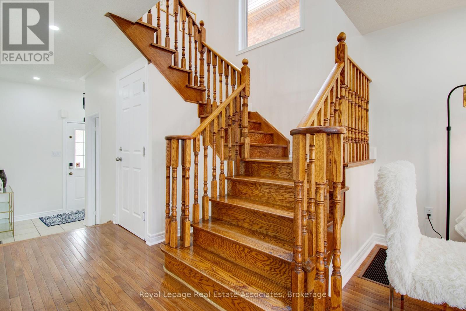 Photo 5 of 133 Sewells Lane, Brampton ON