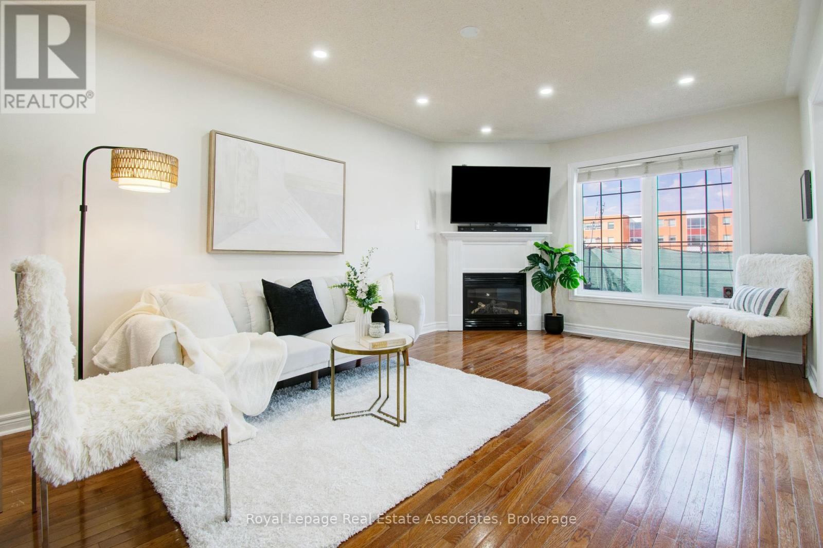 Photo 6 of 133 Sewells Lane, Brampton ON