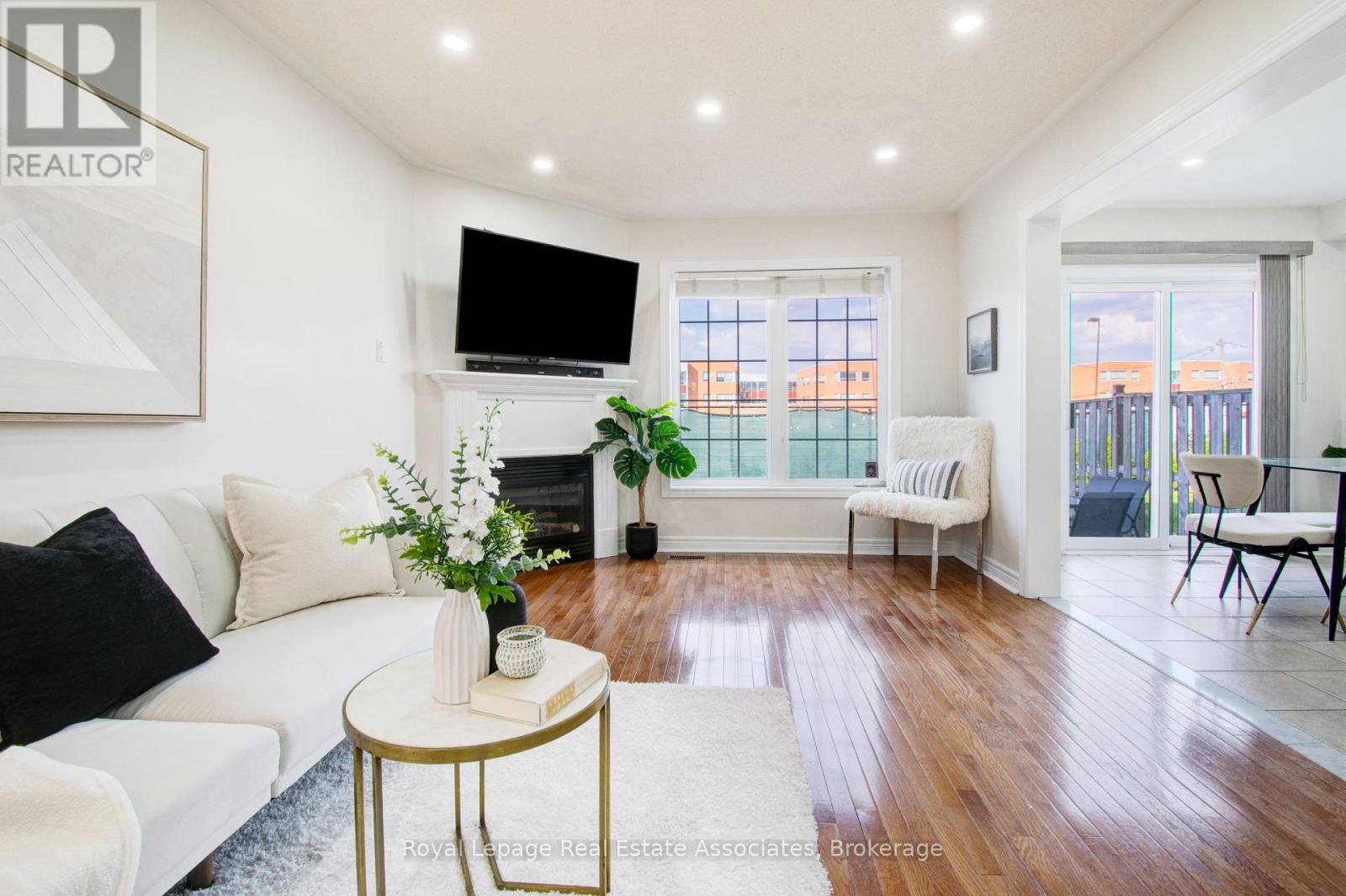 Photo 7 of 133 Sewells Lane, Brampton ON
