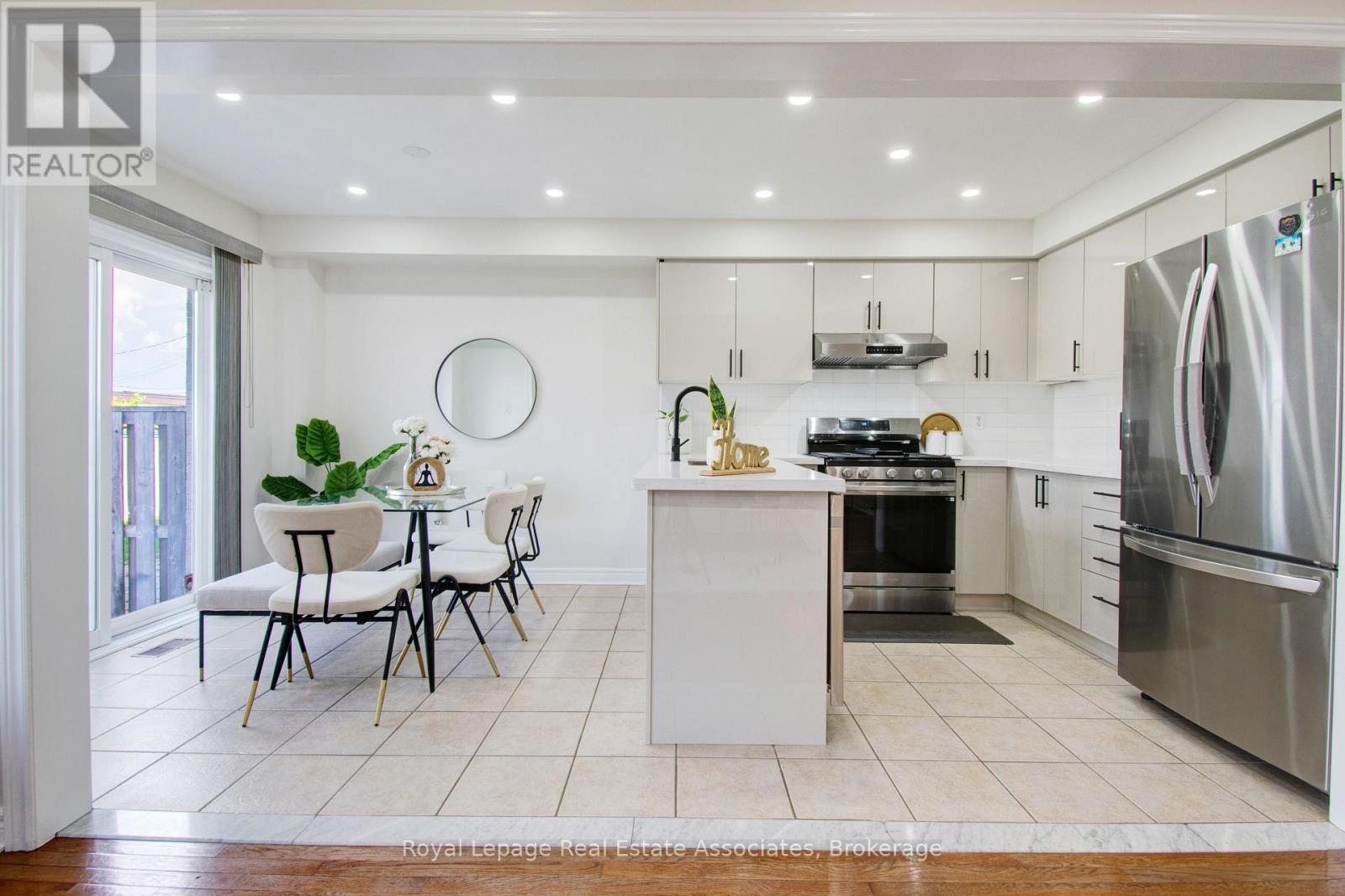 Photo 8 of 133 Sewells Lane, Brampton ON