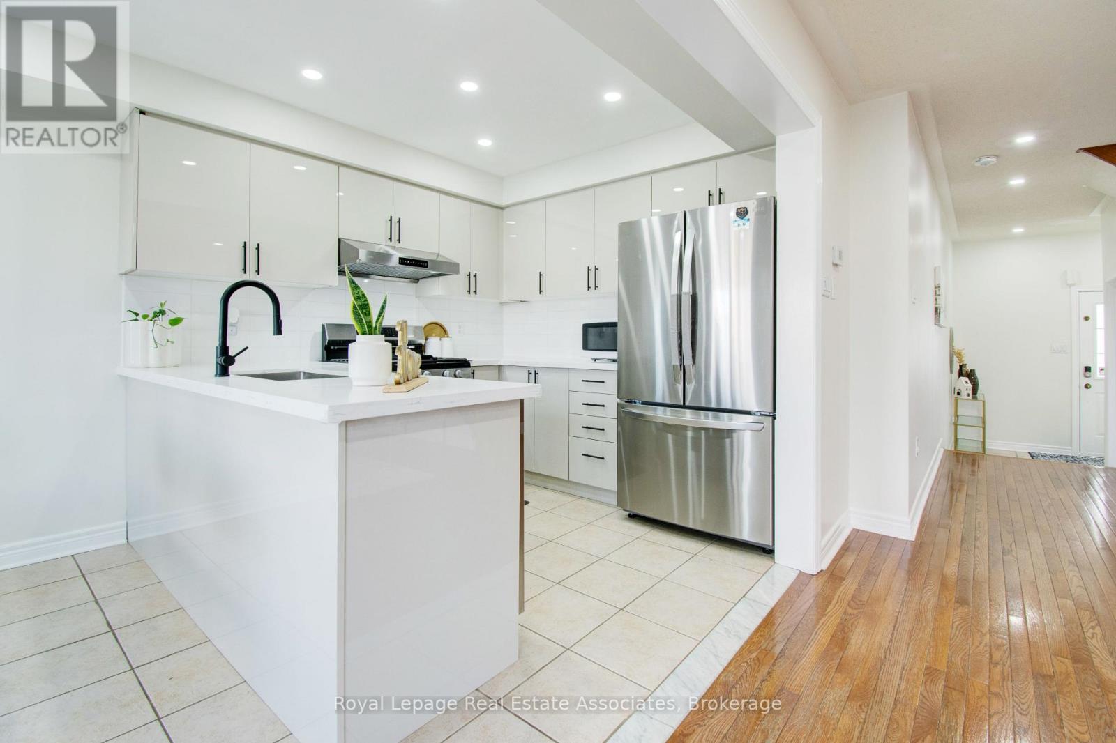 Photo 9 of 133 Sewells Lane, Brampton ON
