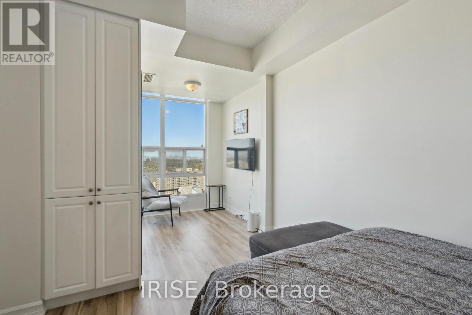 Photo 15 of 2812 1 Elm Drive W, Mississauga ON