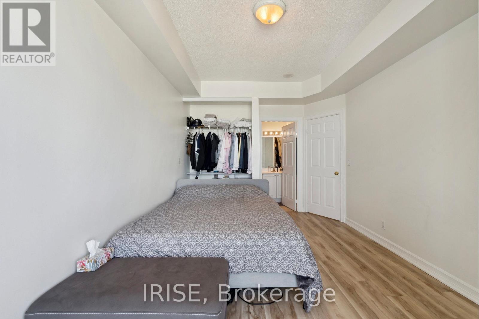 Photo 16 of 2812 1 Elm Drive W, Mississauga ON
