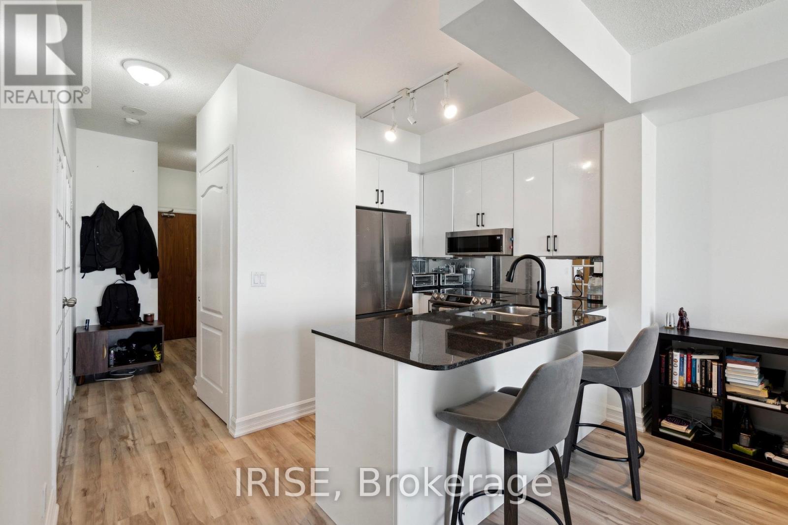 Photo 2 of 2812 1 Elm Drive W, Mississauga ON