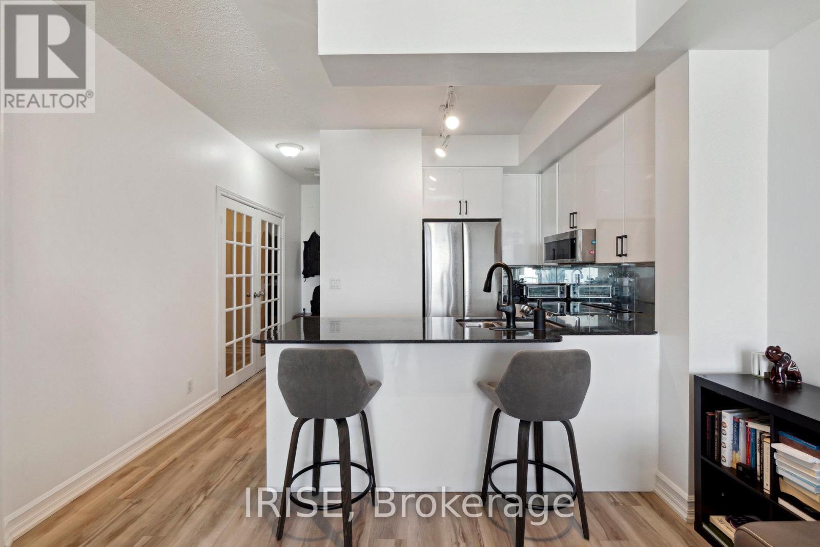 Photo 3 of 2812 1 Elm Drive W, Mississauga ON
