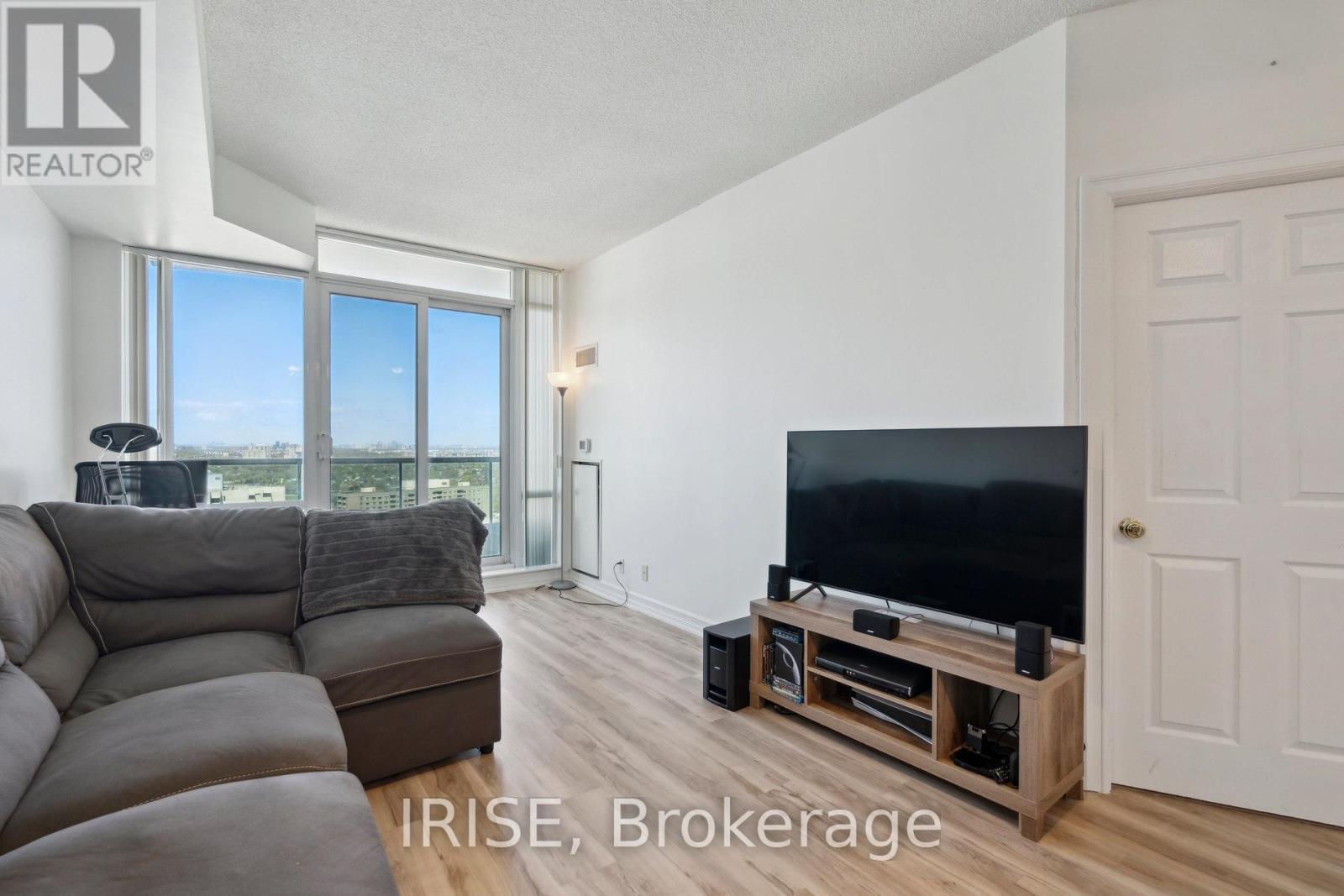 Photo 8 of 2812 1 Elm Drive W, Mississauga ON