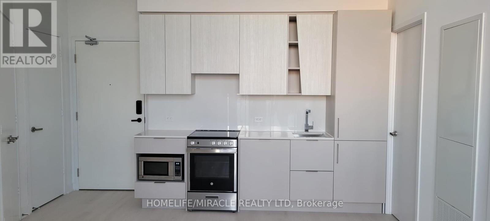 Photo 3 of 508 3900 Confederation Parkway, Mississauga ON