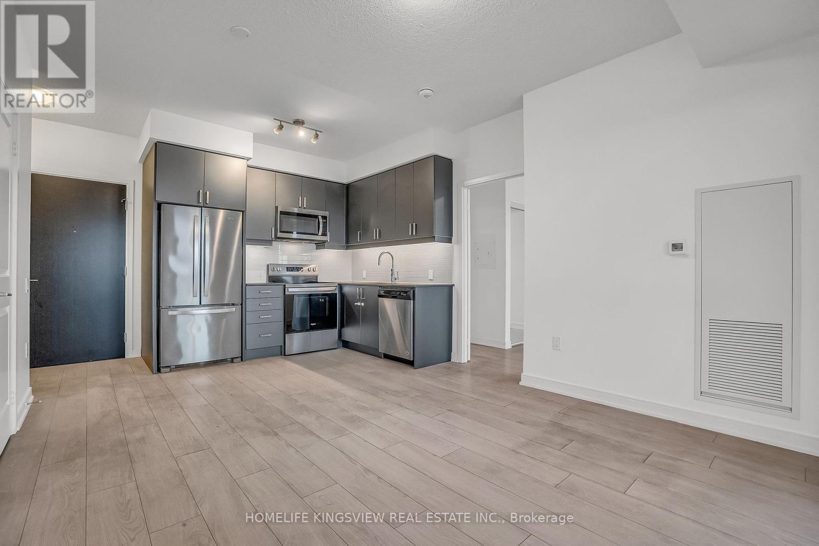 Photo 15 of 2008 8 Nahani Way, Mississauga ON