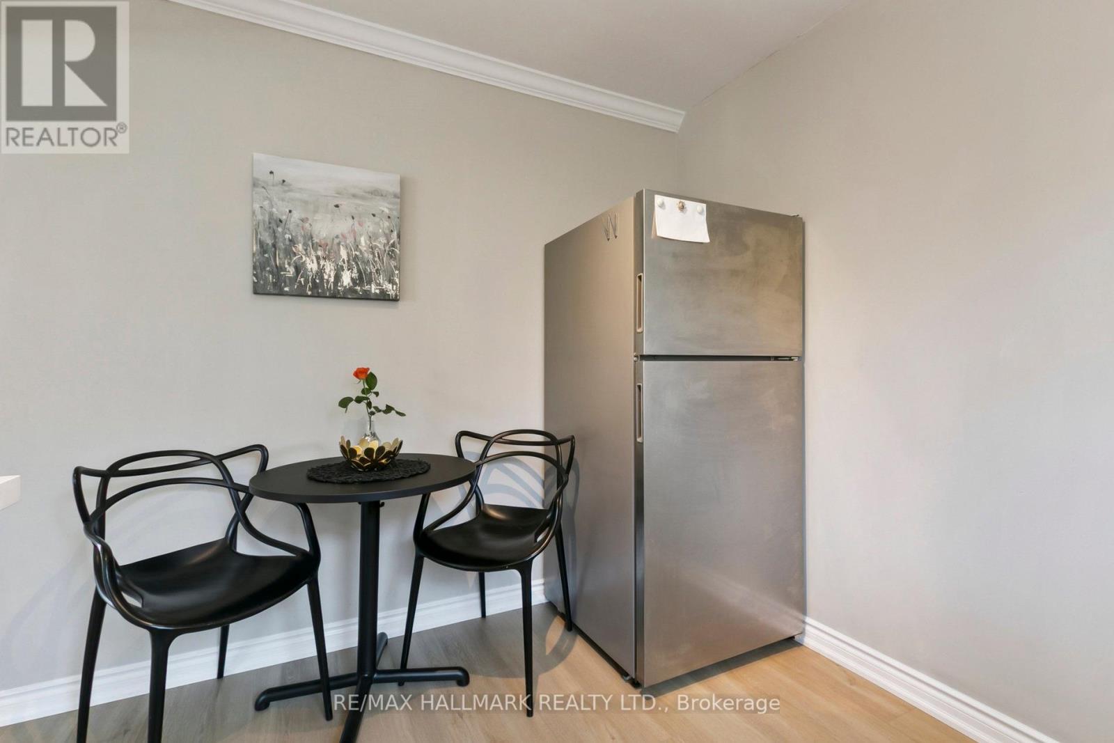 Photo 15 of 13 Fonthill Place, Toronto ON