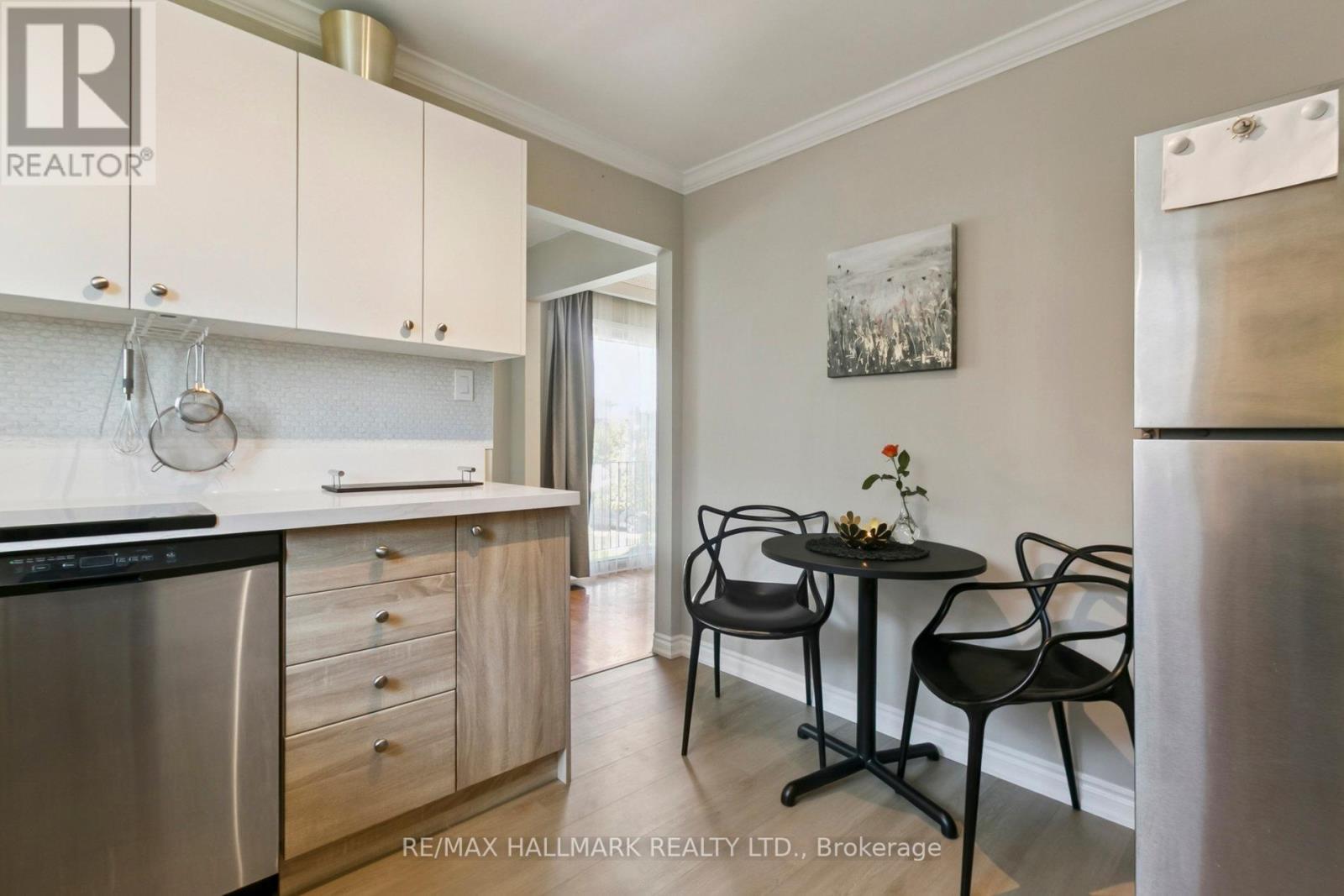 Photo 16 of 13 Fonthill Place, Toronto ON