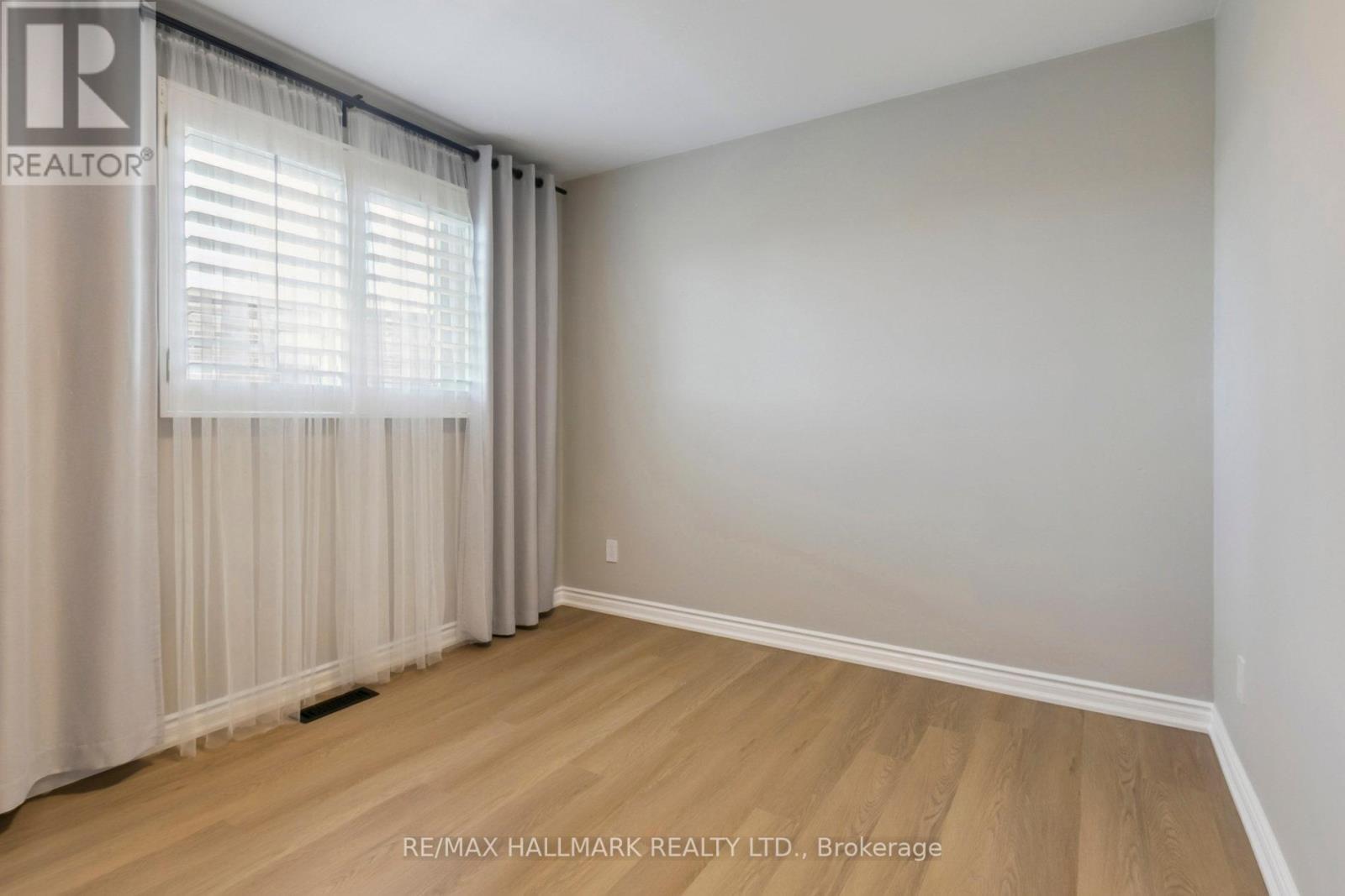 Photo 21 of 13 Fonthill Place, Toronto ON