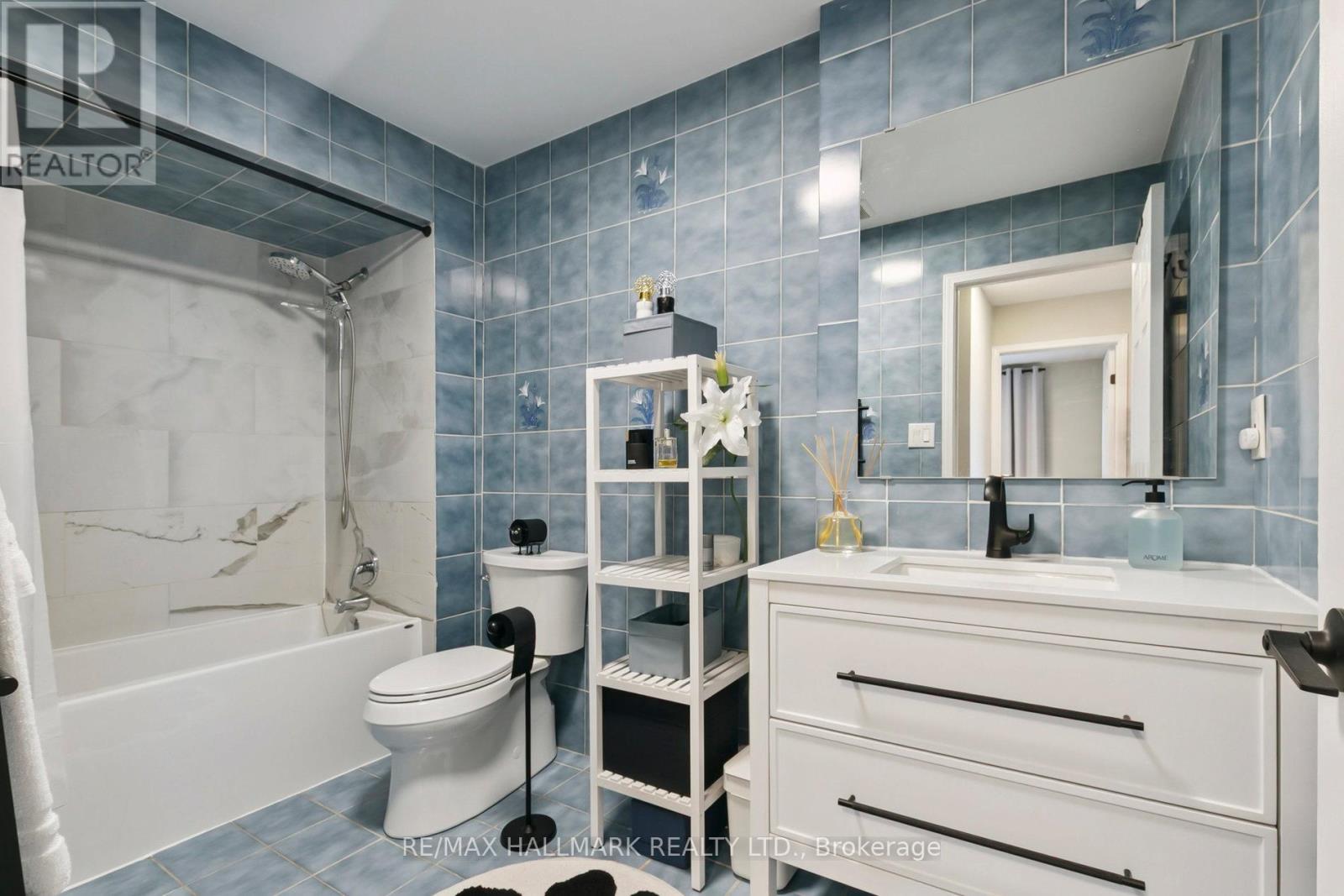 Photo 23 of 13 Fonthill Place, Toronto ON