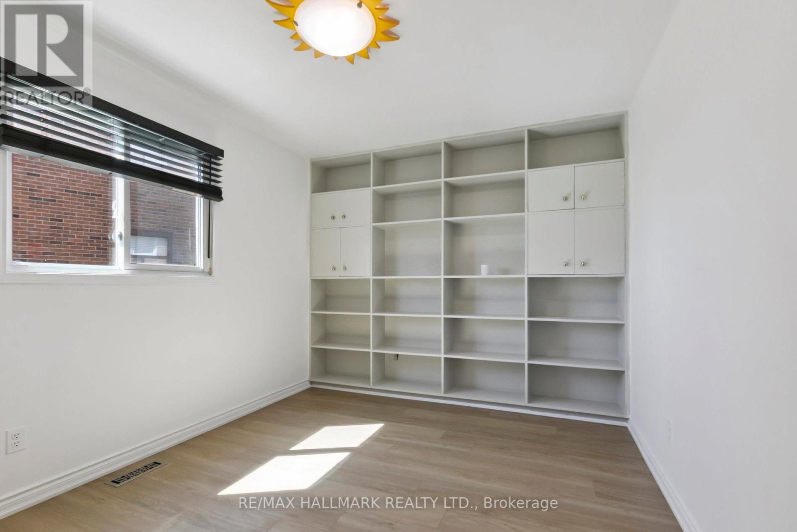 Photo 24 of 13 Fonthill Place, Toronto ON