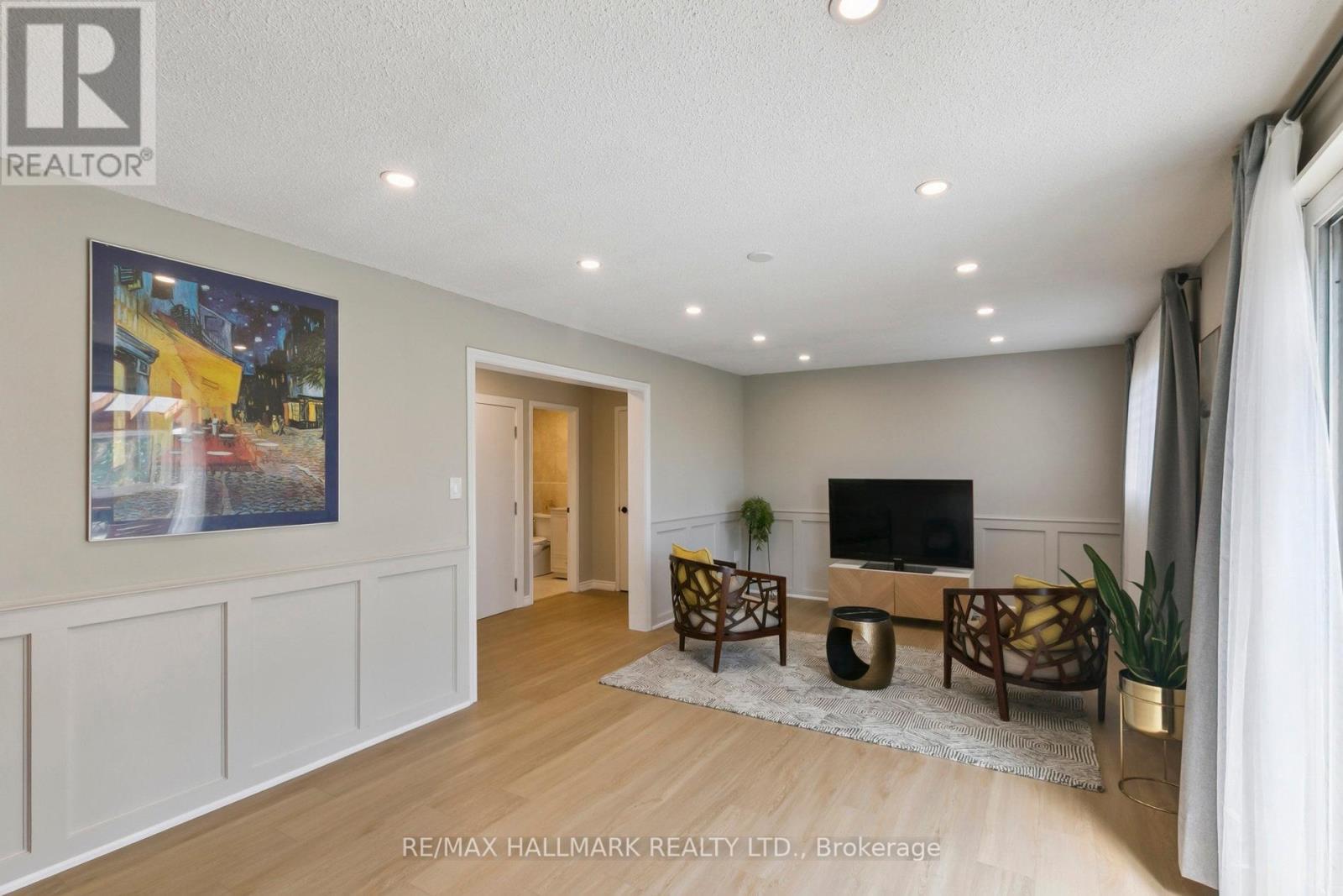 Photo 32 of 13 Fonthill Place, Toronto ON