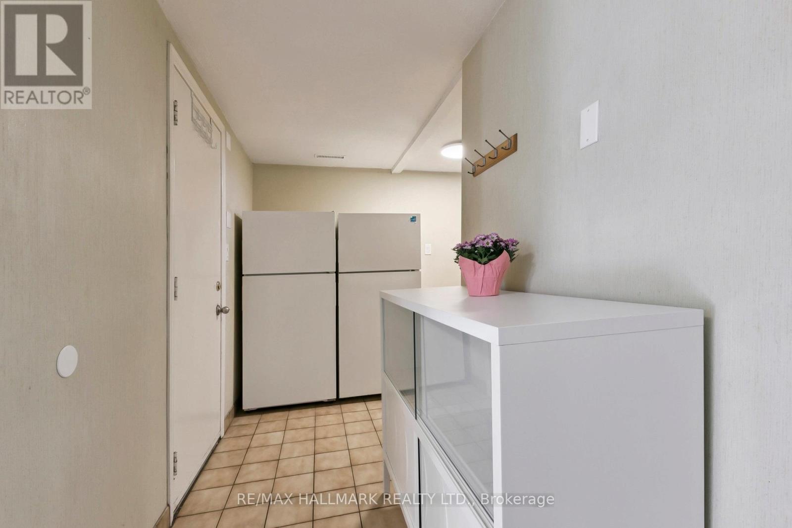 Photo 35 of 13 Fonthill Place, Toronto ON