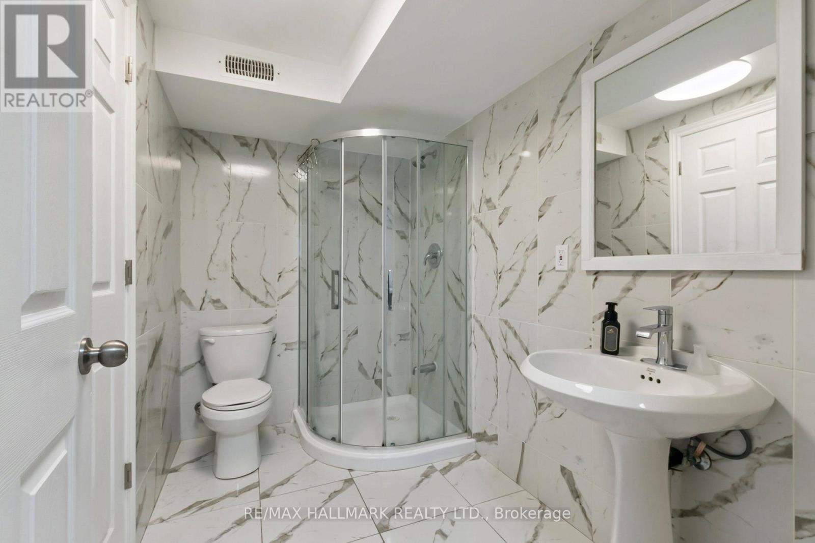 Photo 39 of 13 Fonthill Place, Toronto ON