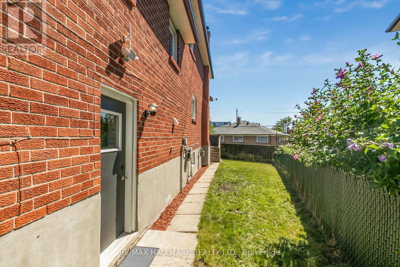 Photo 41 of 13 Fonthill Place, Toronto ON