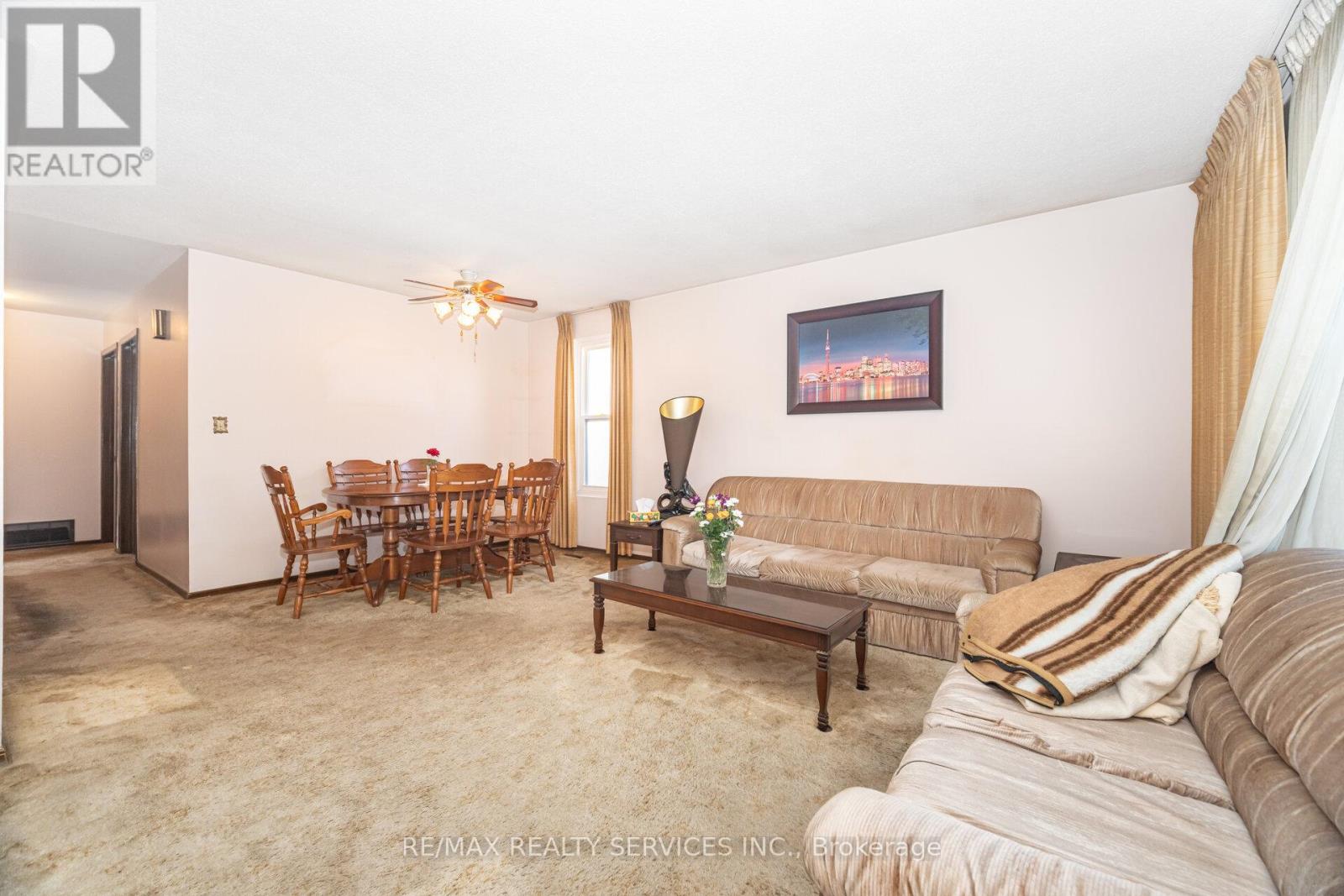 Photo 11 of 57 Esplanade Road, Brampton ON