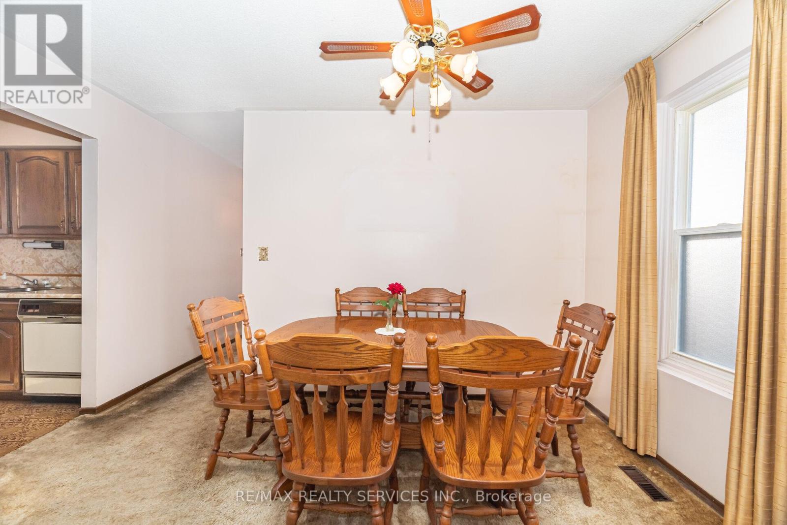 Photo 13 of 57 Esplanade Road, Brampton ON